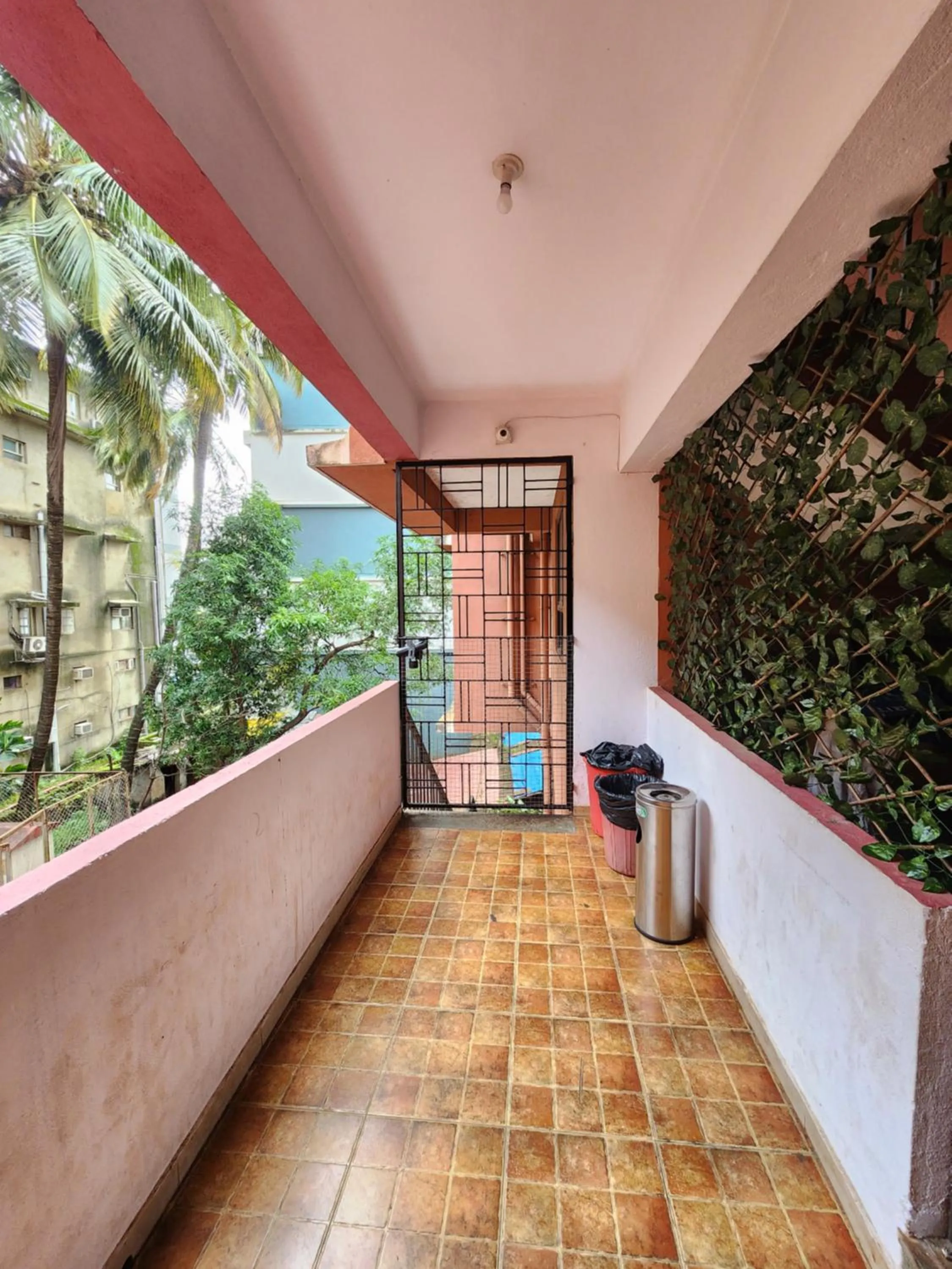 Patio in All Seasons Guest House I Rooms & Dorms