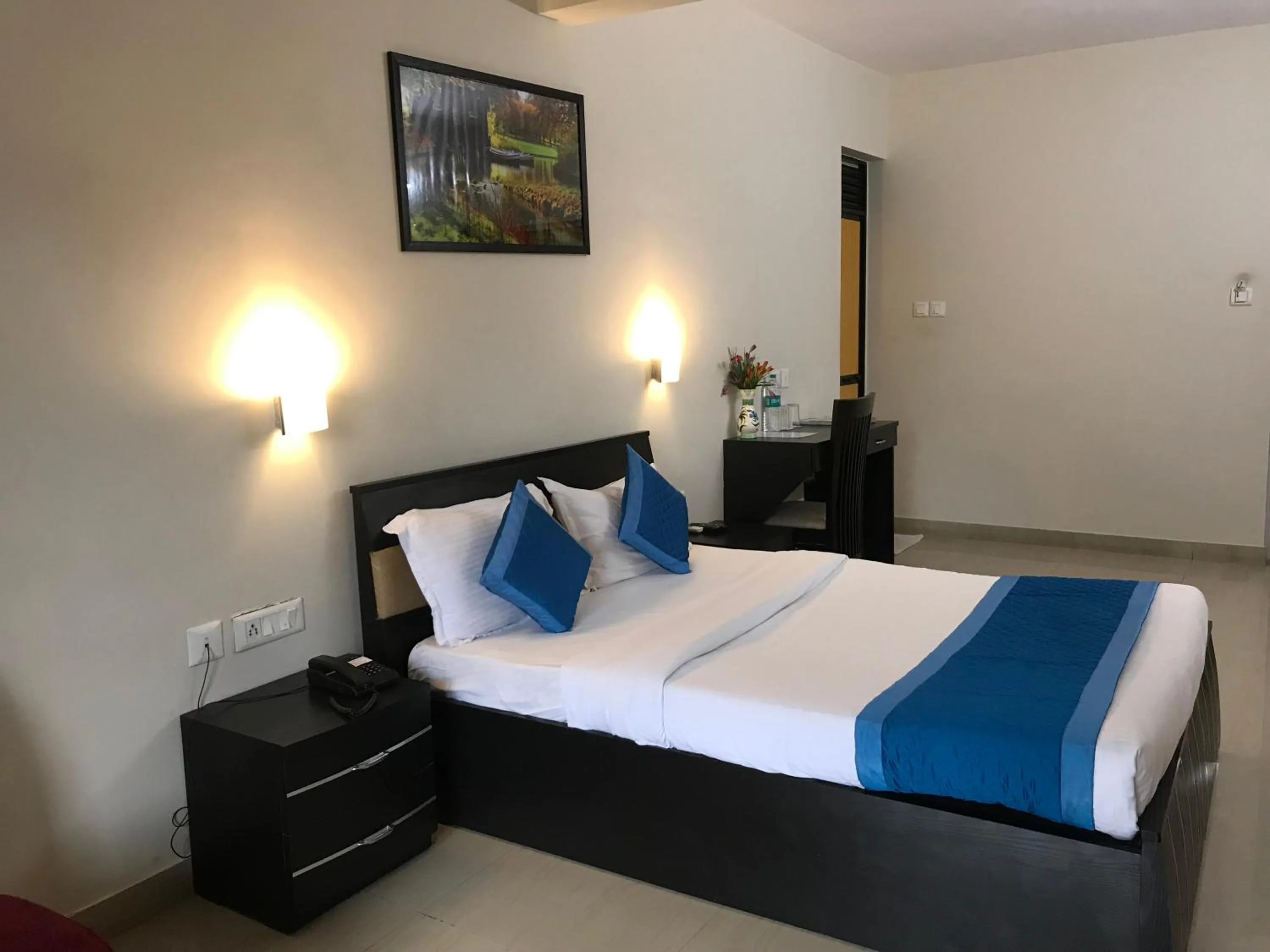 Bed in All Seasons Guest House I Rooms & Dorms