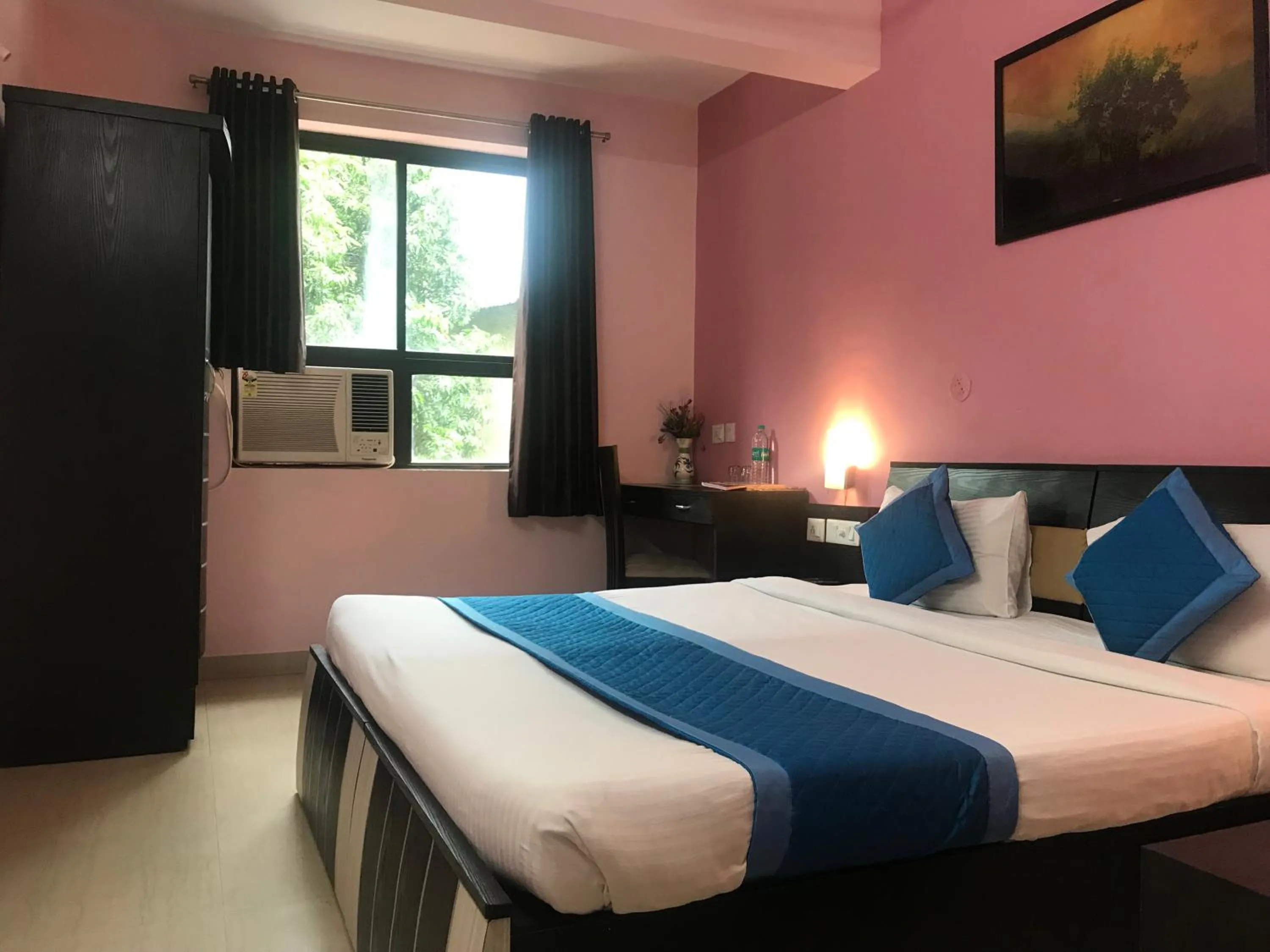 Bed in All Seasons Guest House I Rooms & Dorms