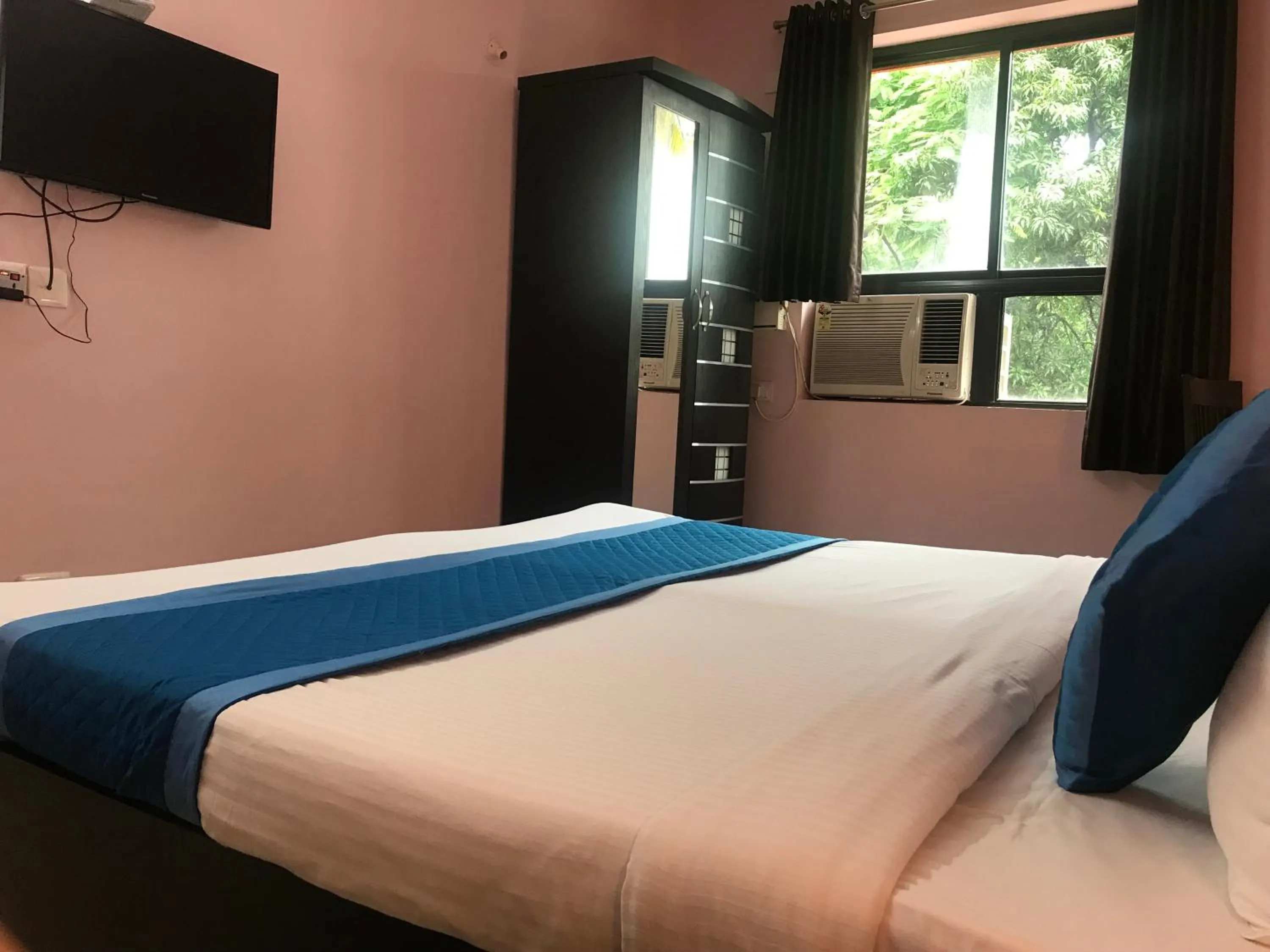 TV and multimedia, Bed in All Seasons Guest House I Rooms & Dorms