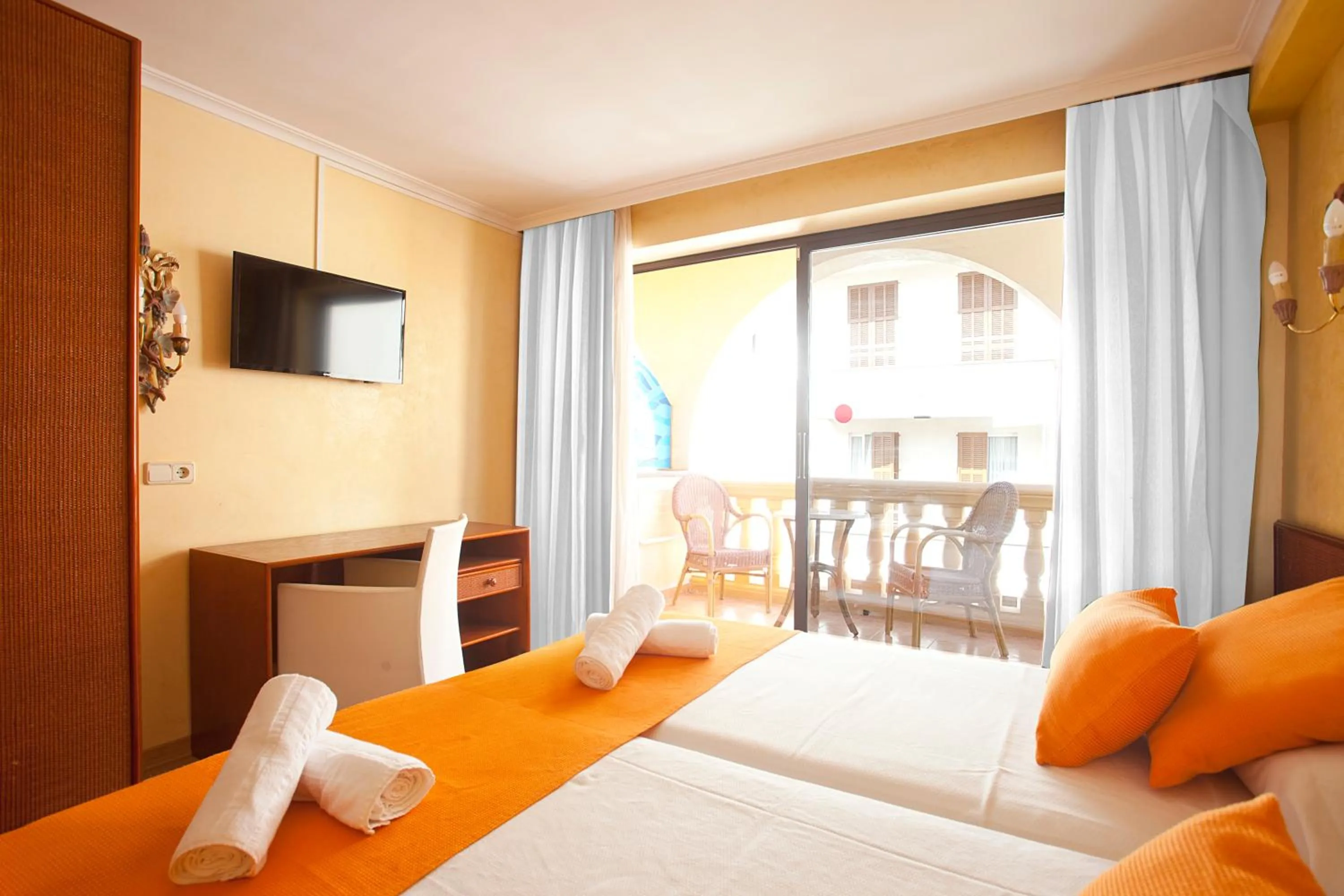 TV and multimedia, Bed in Mix Peymar