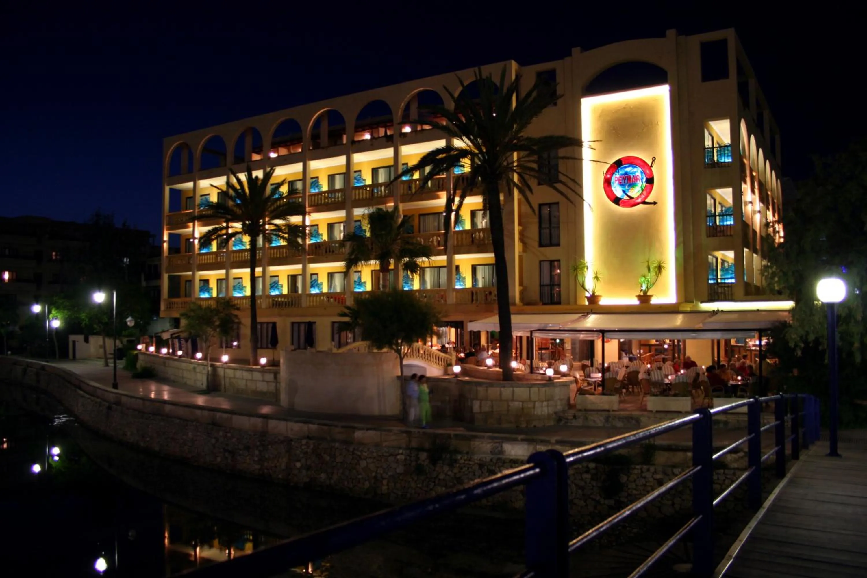 Property building in Mix Peymar