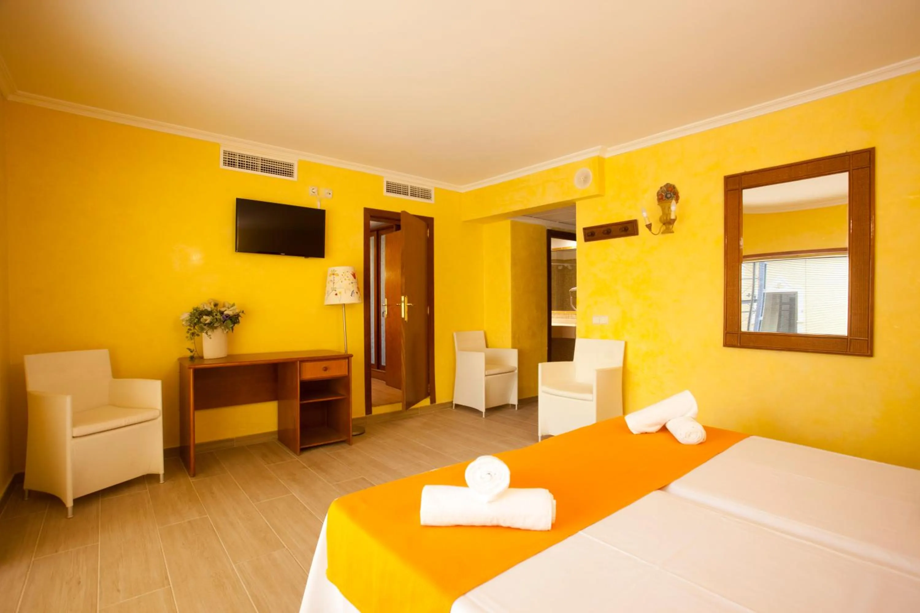 TV and multimedia, Bed in Mix Peymar