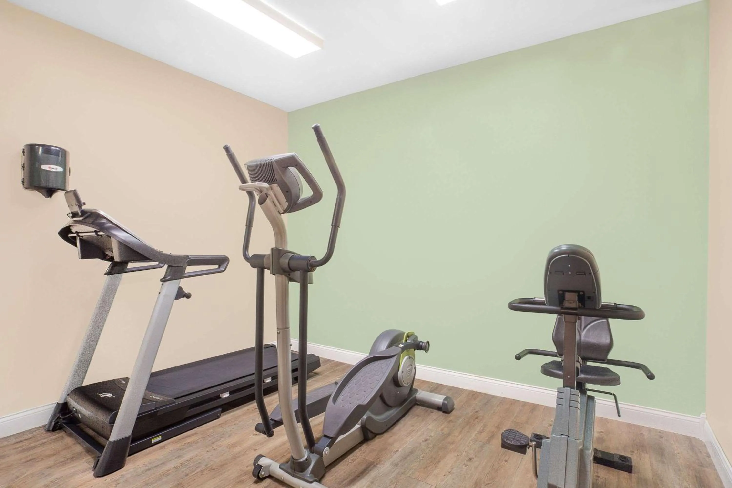 Fitness centre/facilities in Super 8 by Wyndham Central City