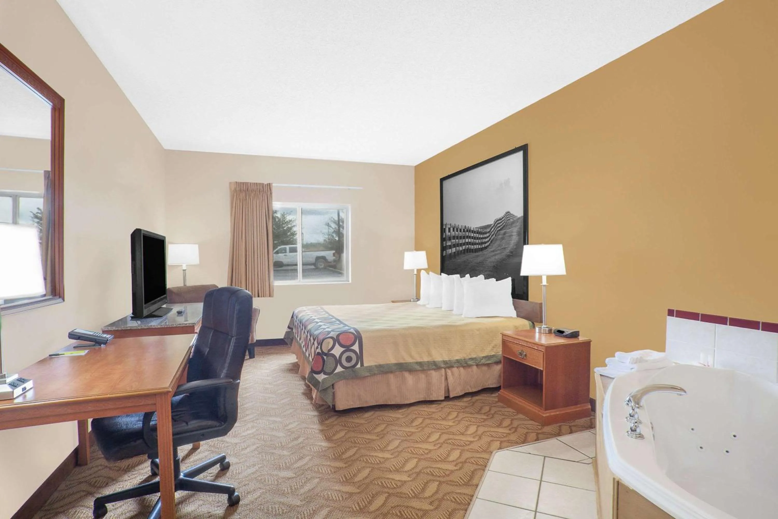 Photo of the whole room, Bed in Super 8 by Wyndham Central City
