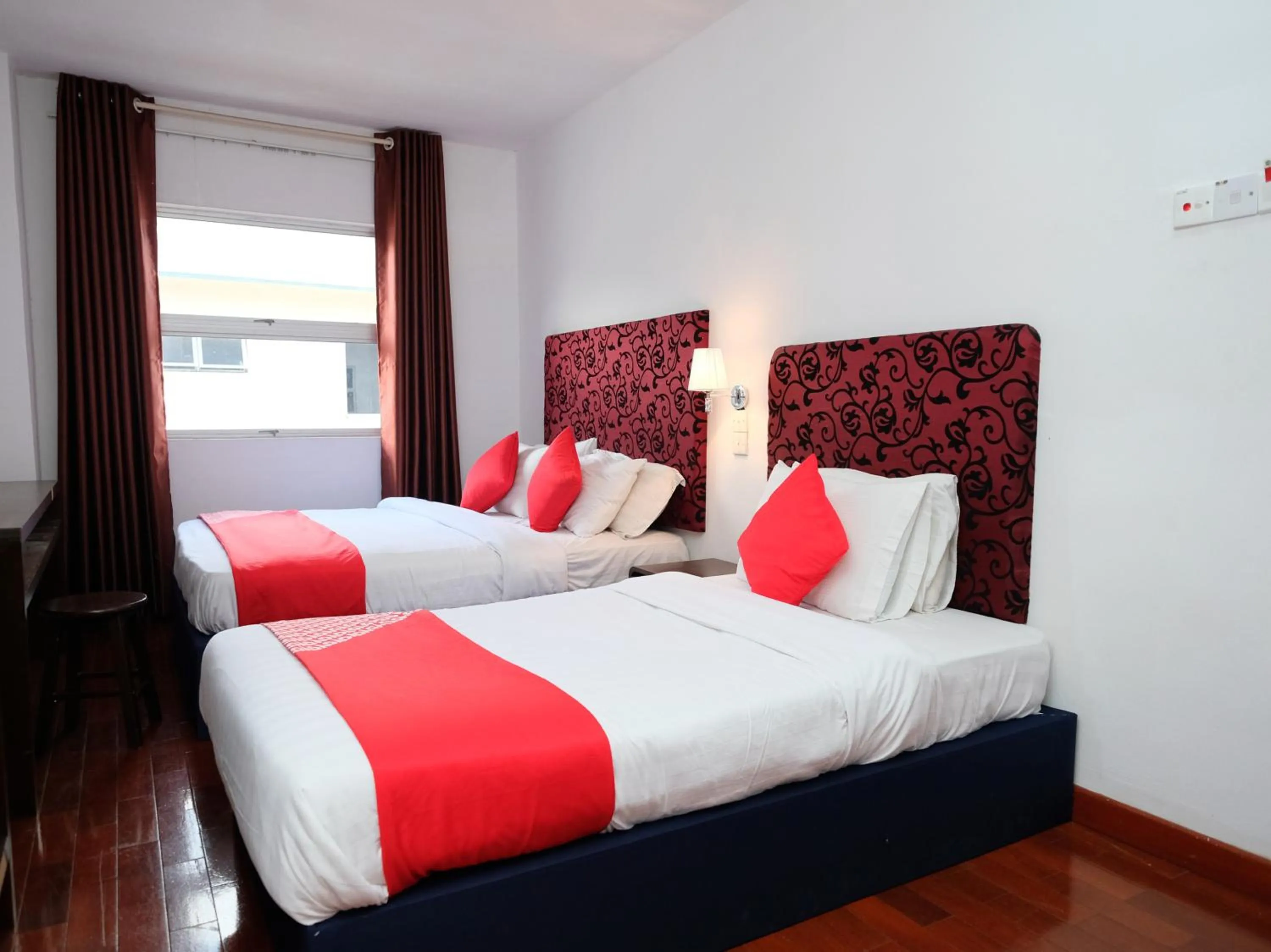 Bedroom in OYO 619 Grand City Hotel 2