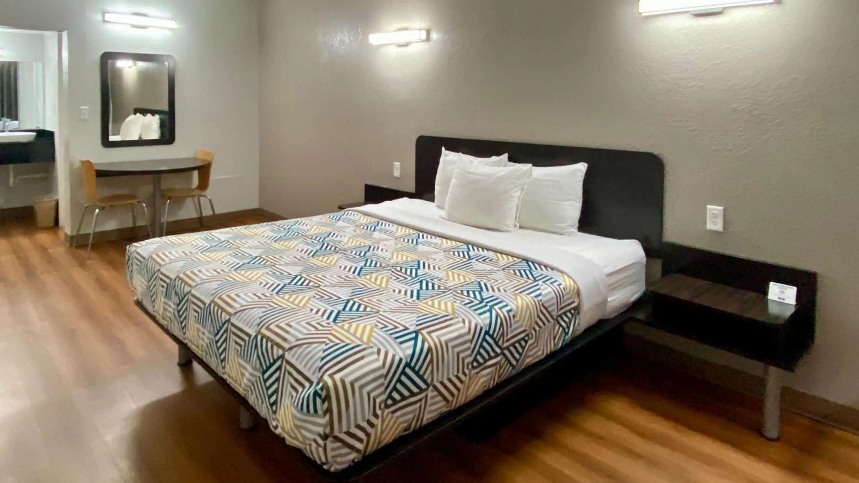 Bedroom in Motel 6-Huntington, WV