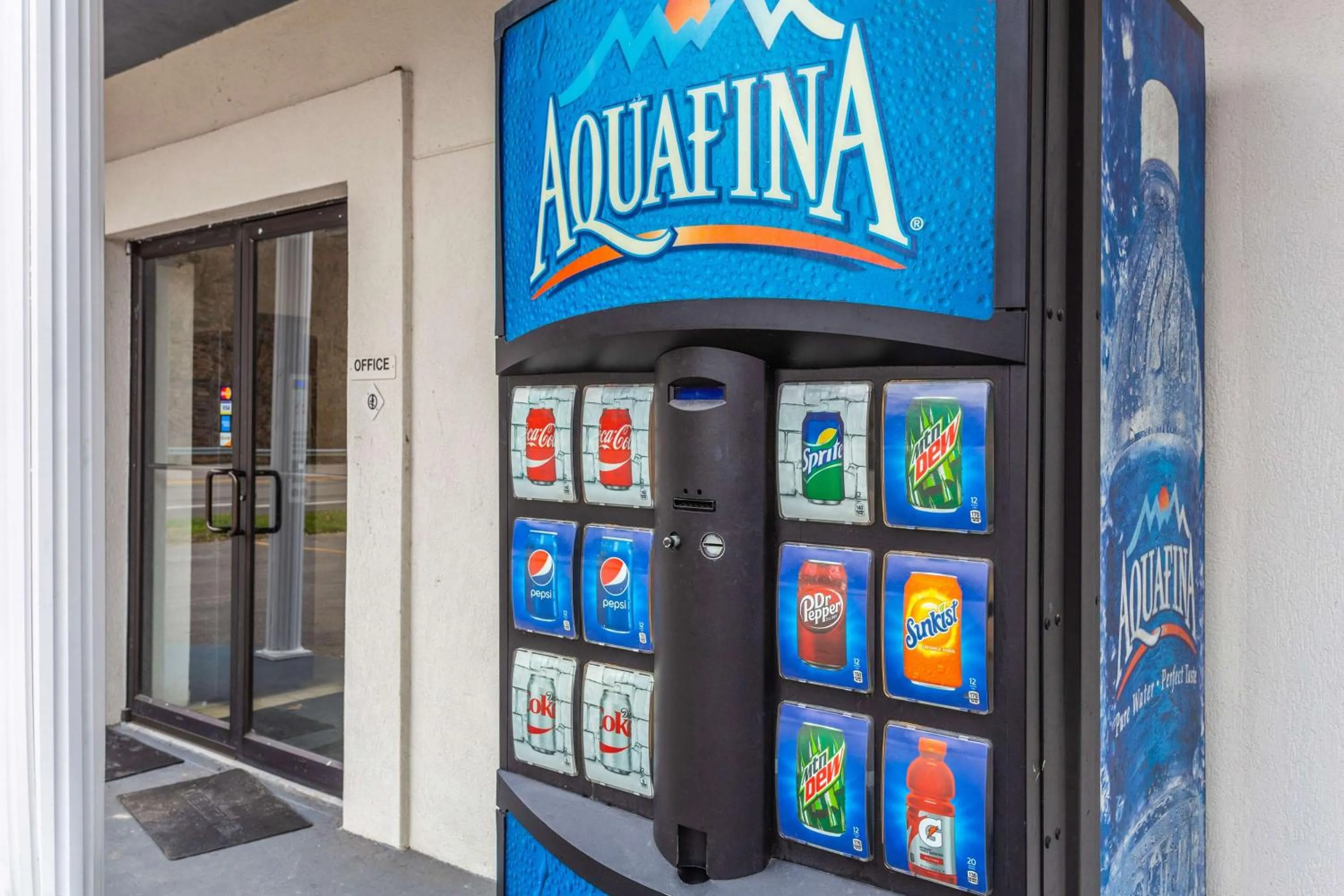 Property building in Motel 6-Huntington, WV