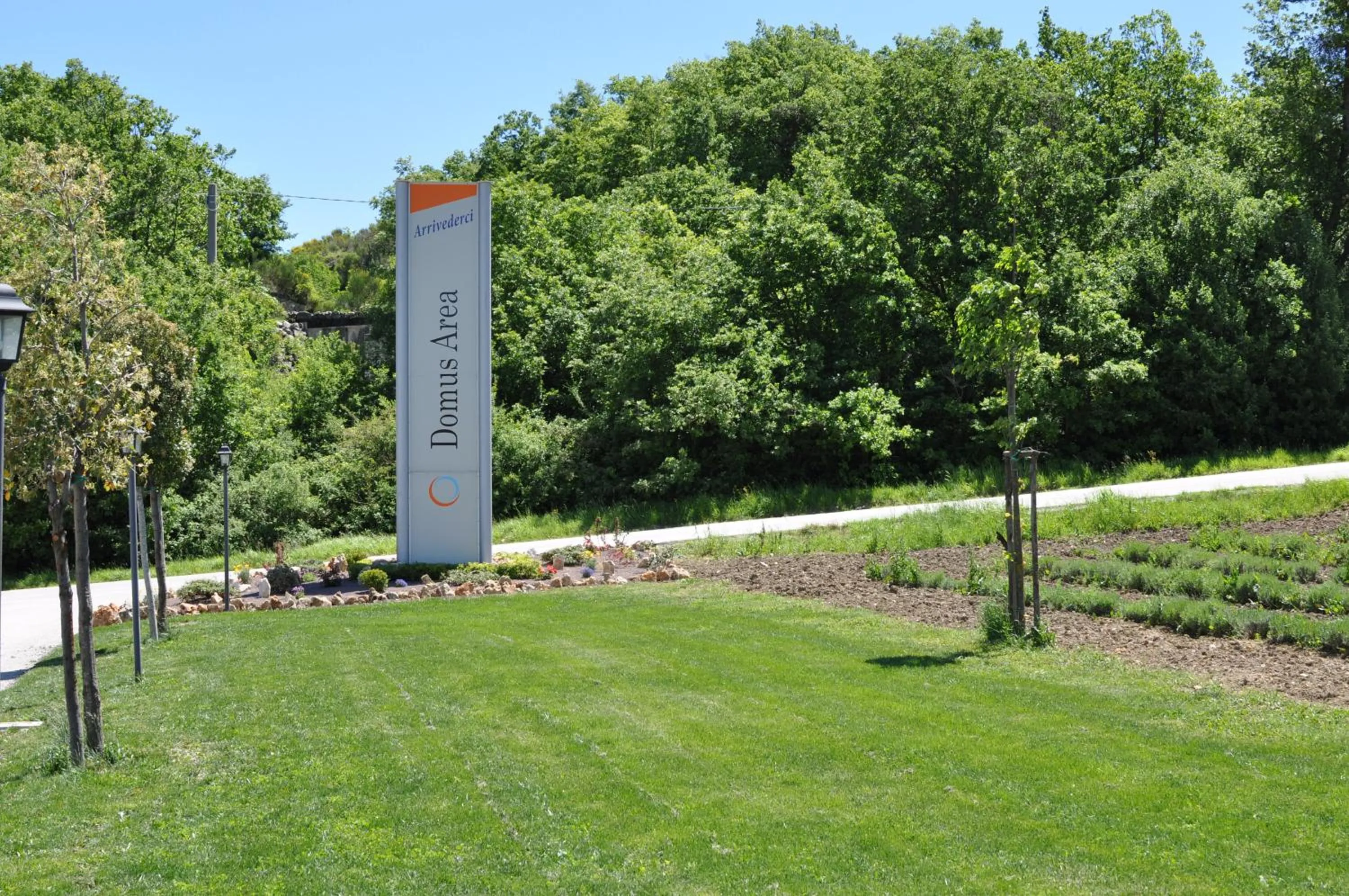 Facade/entrance in Domus Hotel
