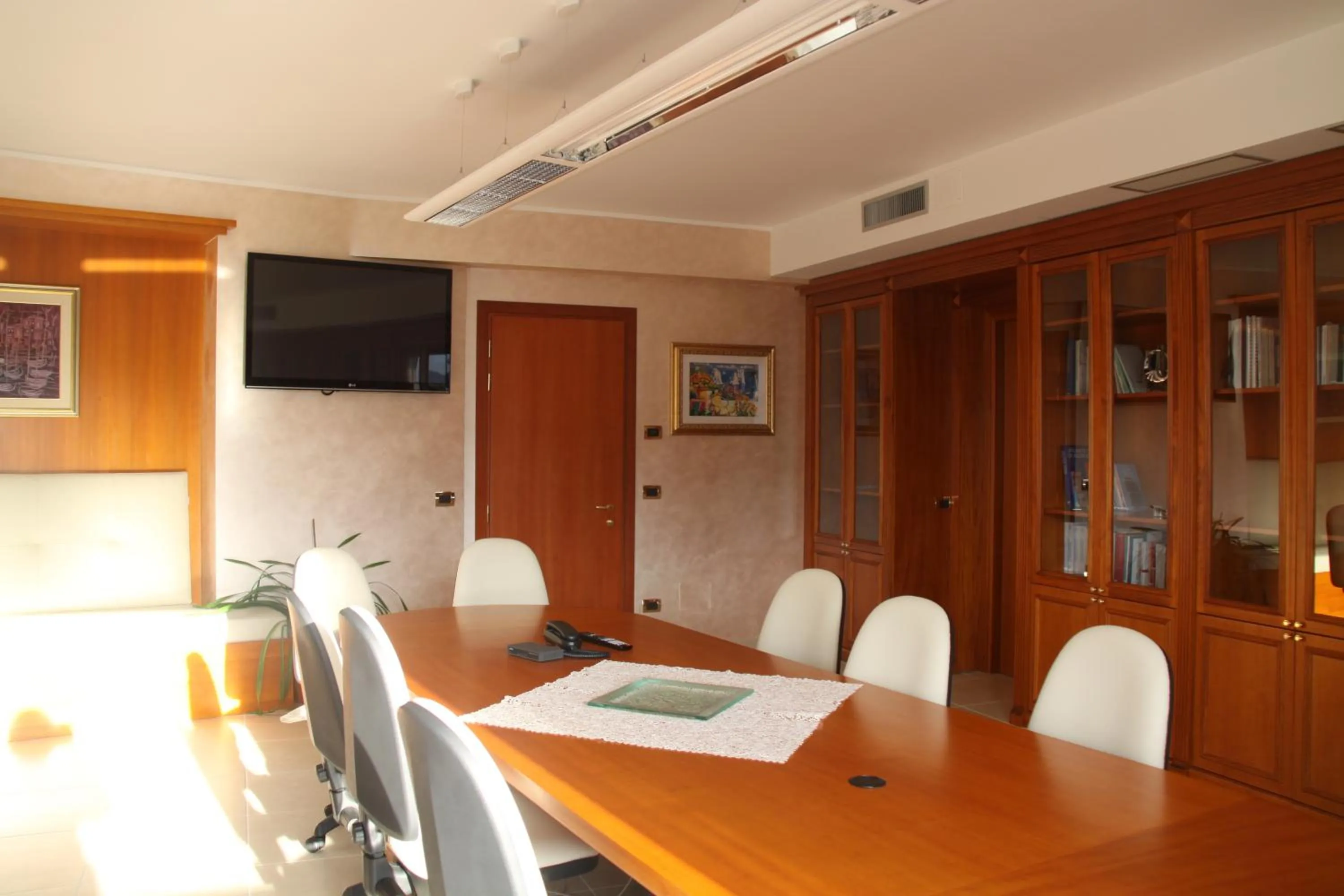 Library in Domus Hotel