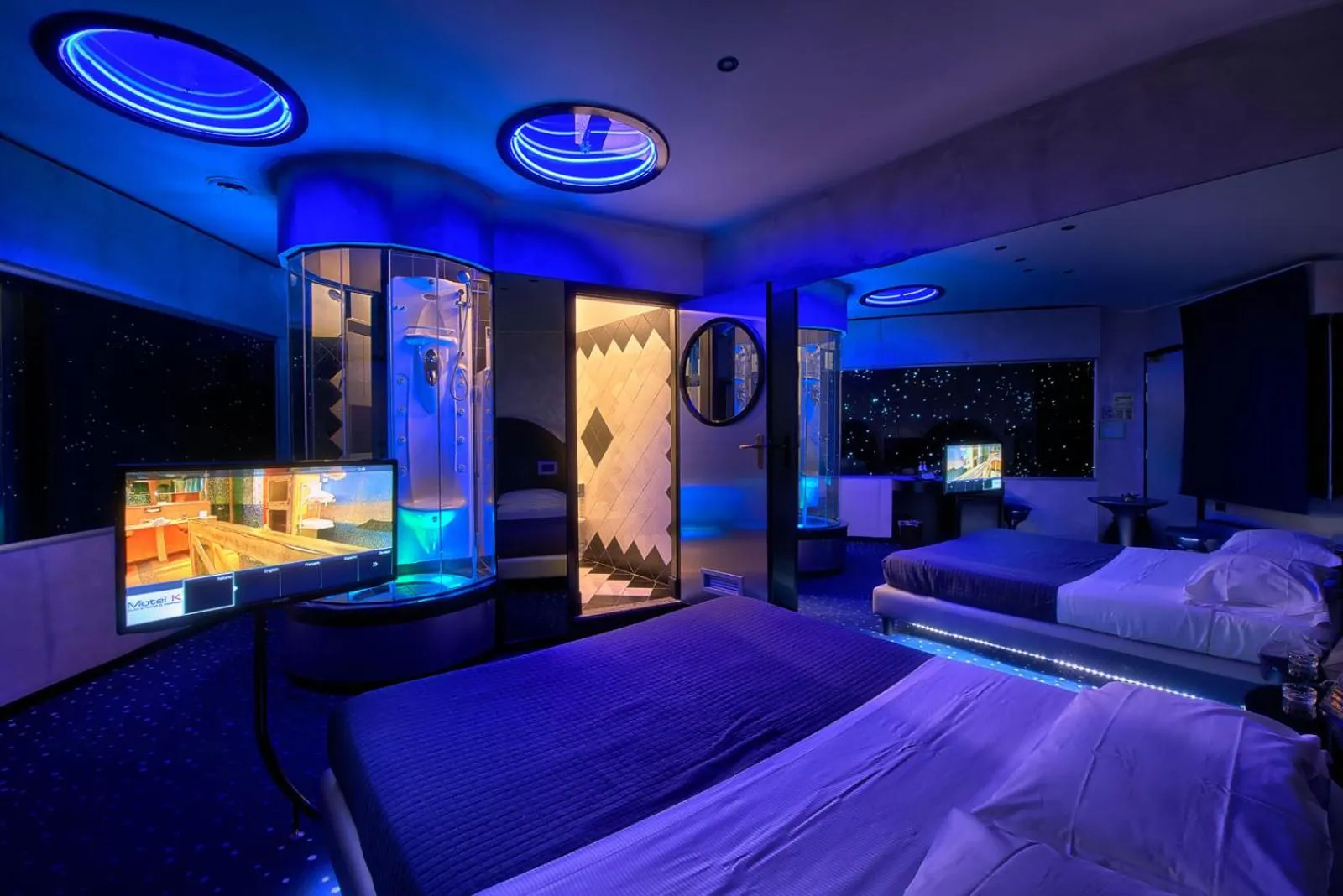 Bedroom, Bed in Hotel Motel K