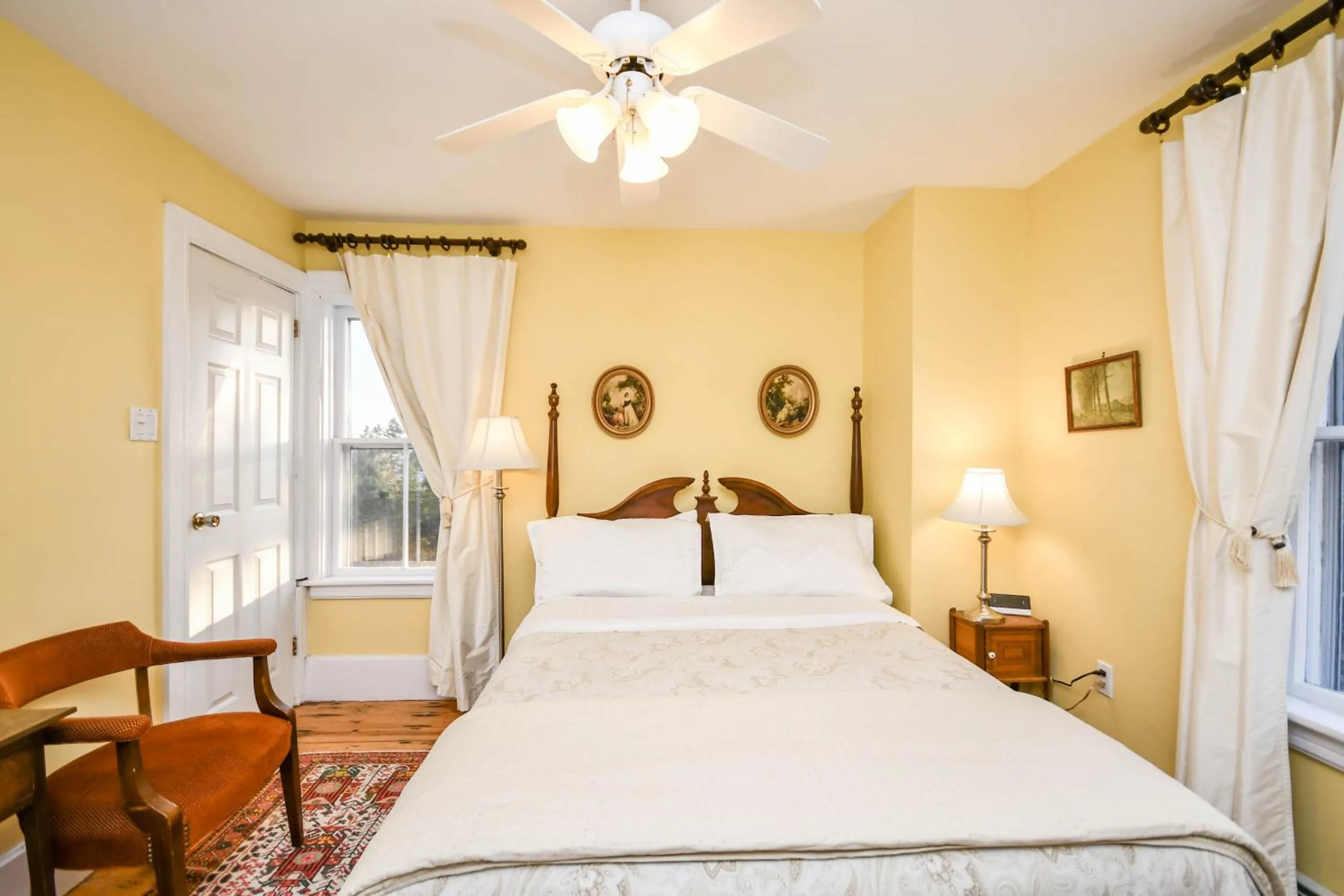 Bedroom, Bed in Surfside Inn