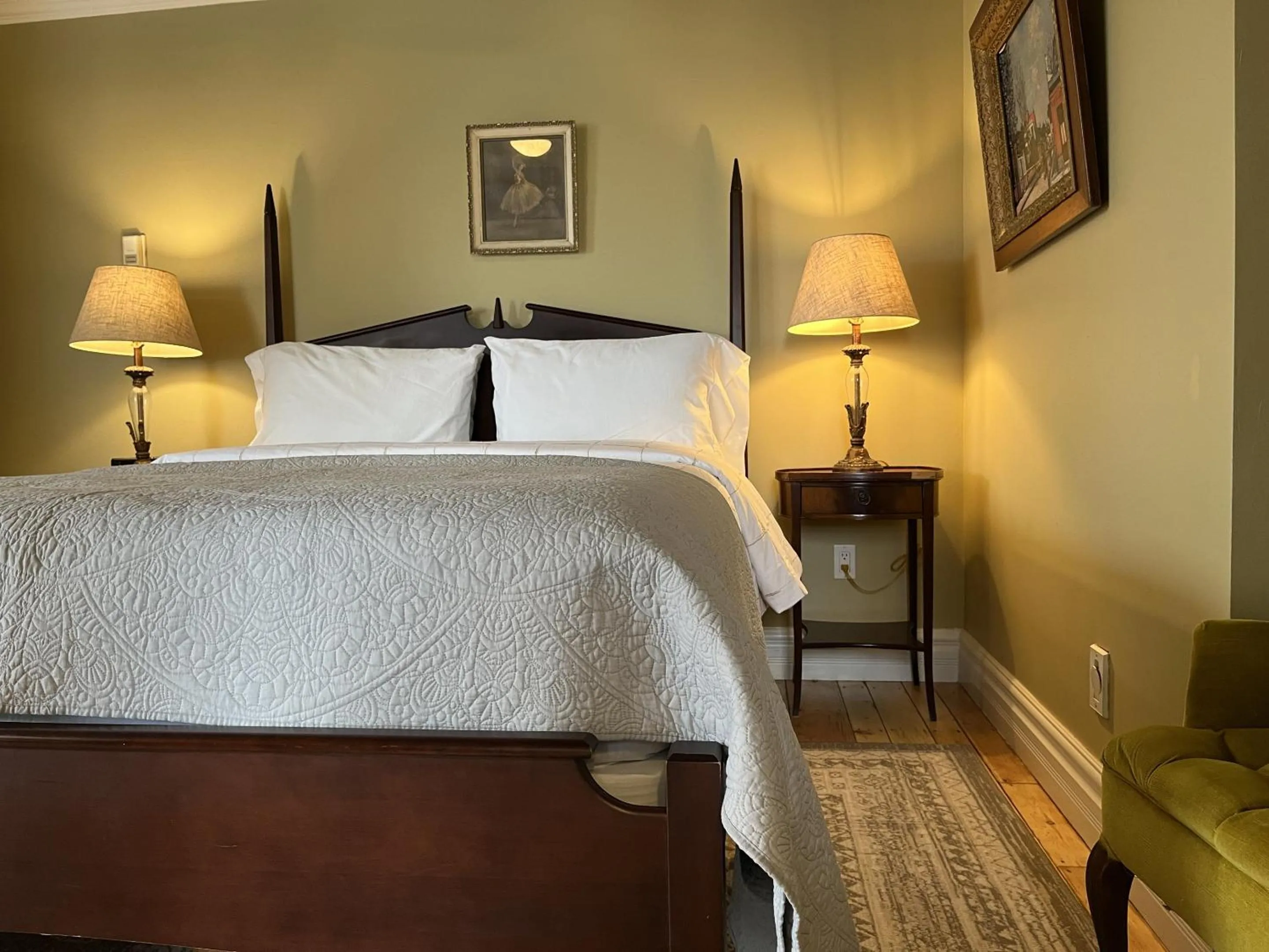 Bedroom, Bed in Surfside Inn