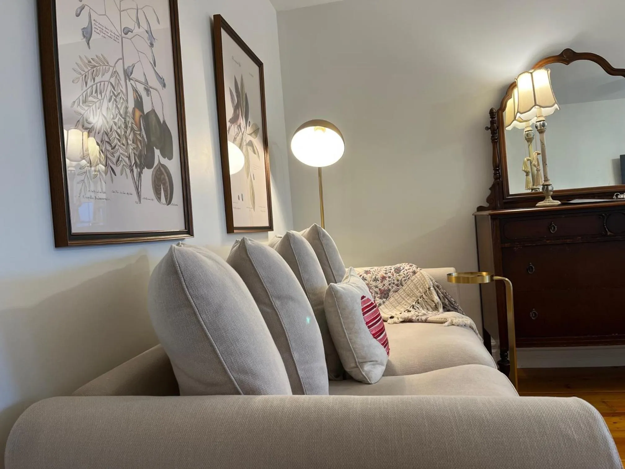 Bedroom in Surfside Inn