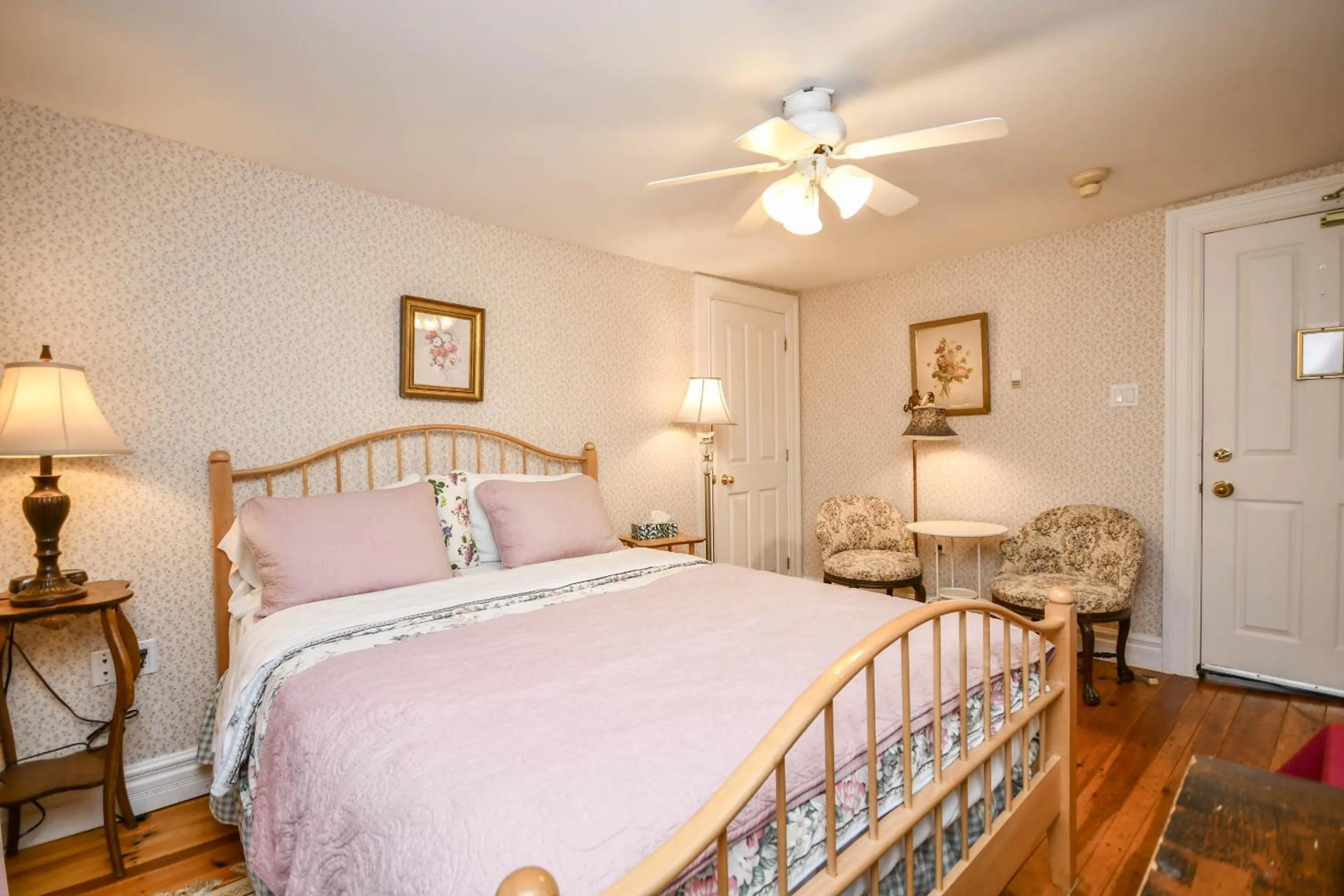 Bedroom, Bed in Surfside Inn