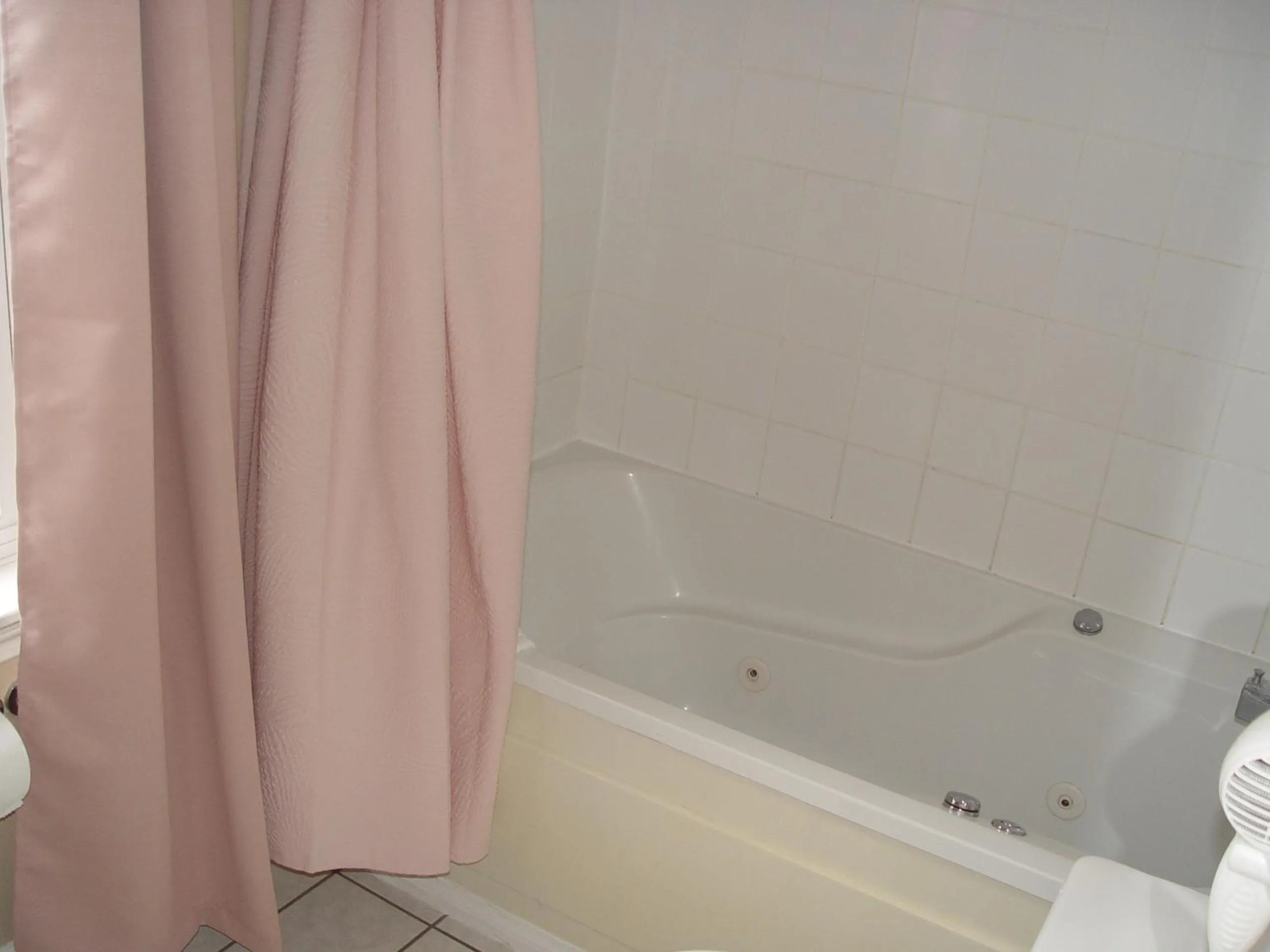 Bathroom in Surfside Inn