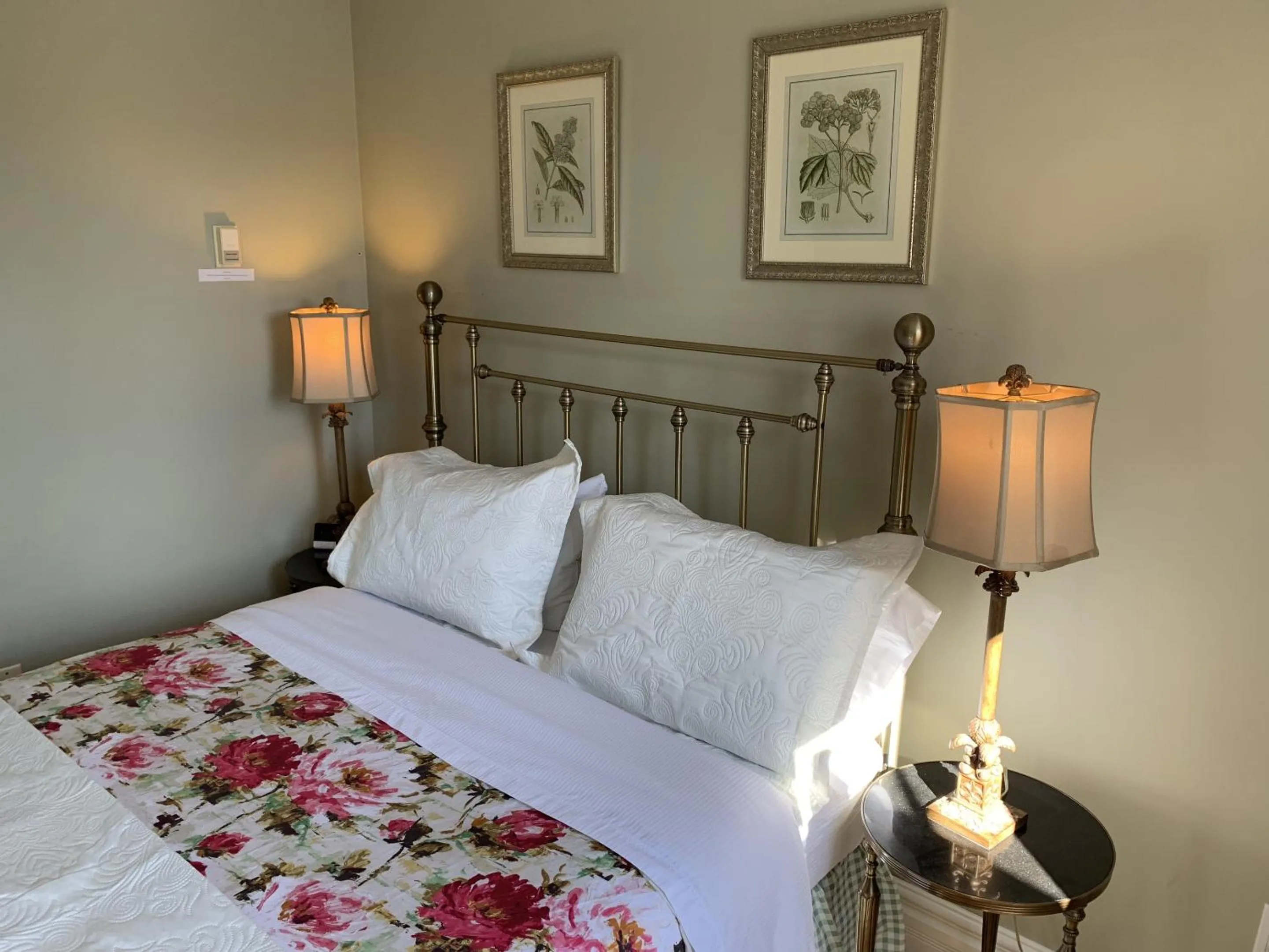 Bedroom, Bed in Surfside Inn