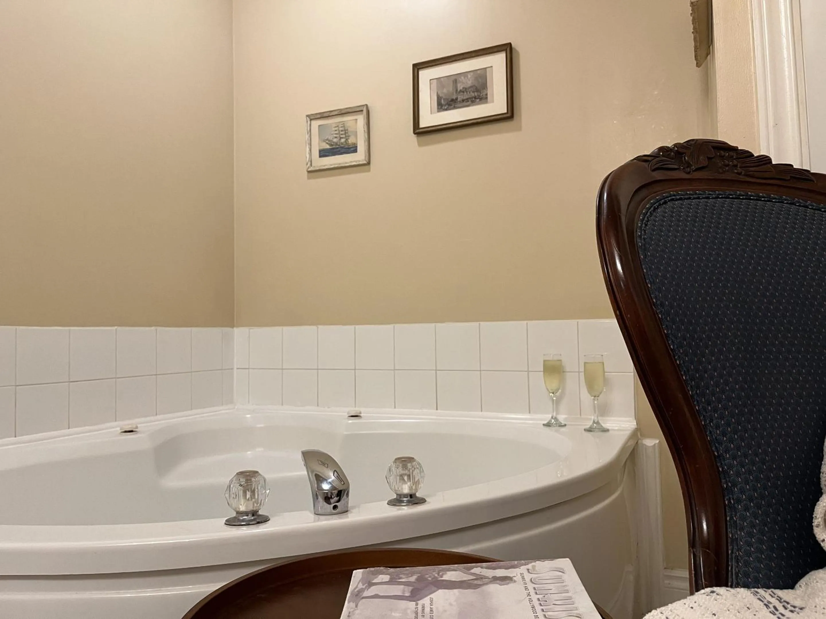 Hot Tub in Surfside Inn