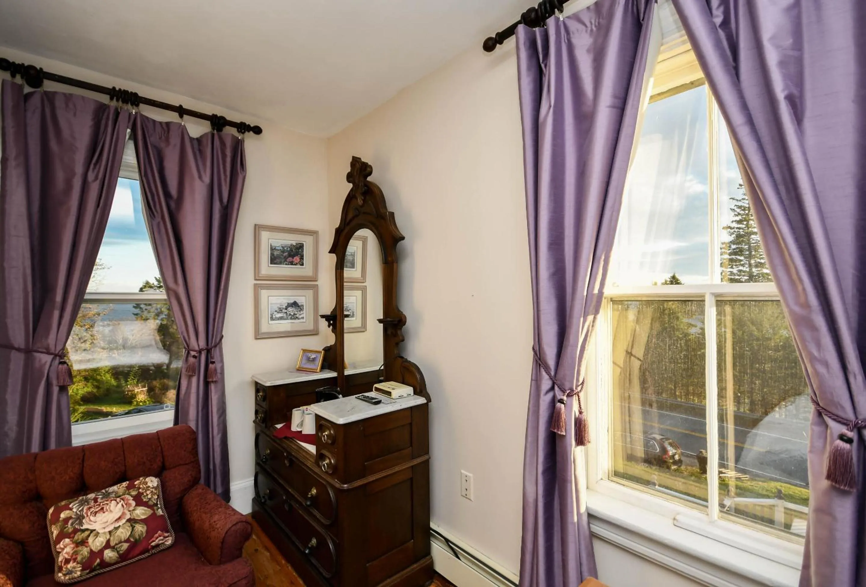 Bedroom in Surfside Inn