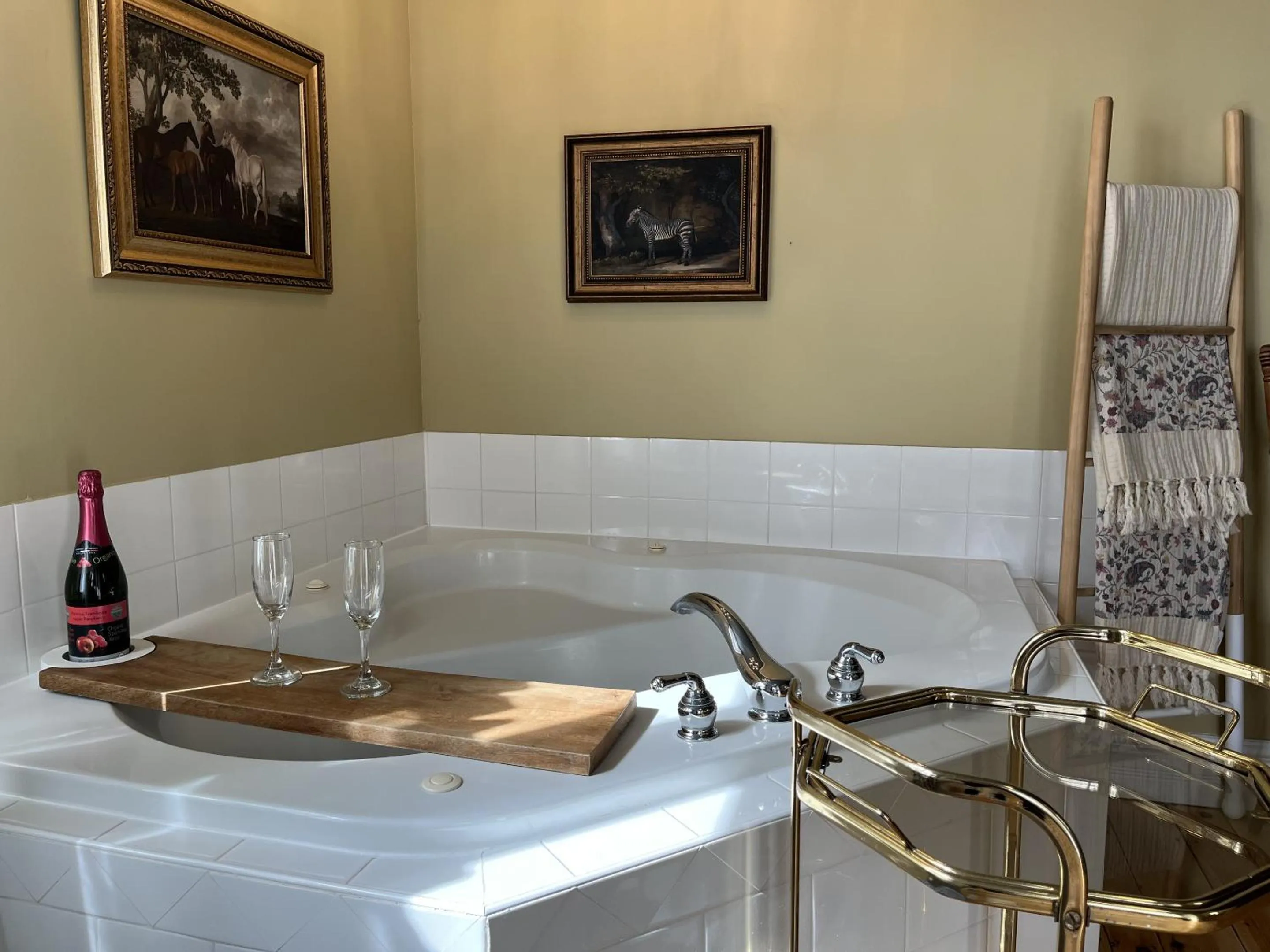 Hot Tub in Surfside Inn