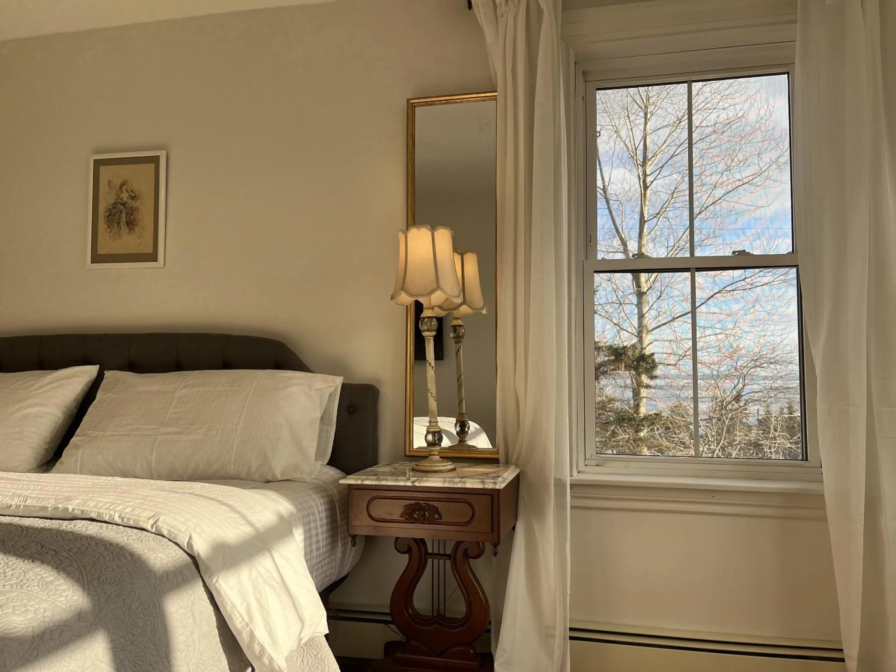 Bedroom, Bed in Surfside Inn