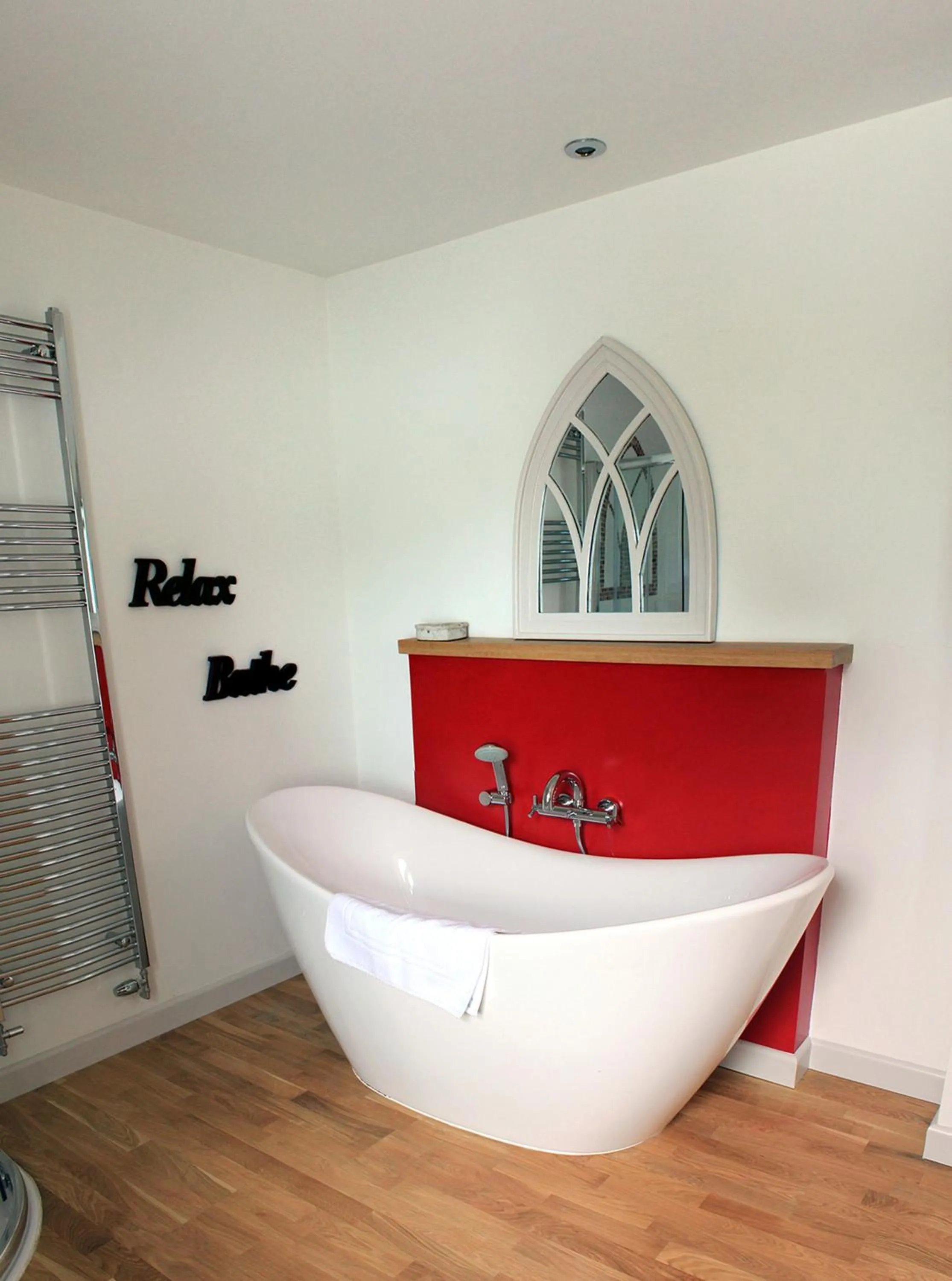 Bathroom in Tudor Lodge Bed & Breakfast