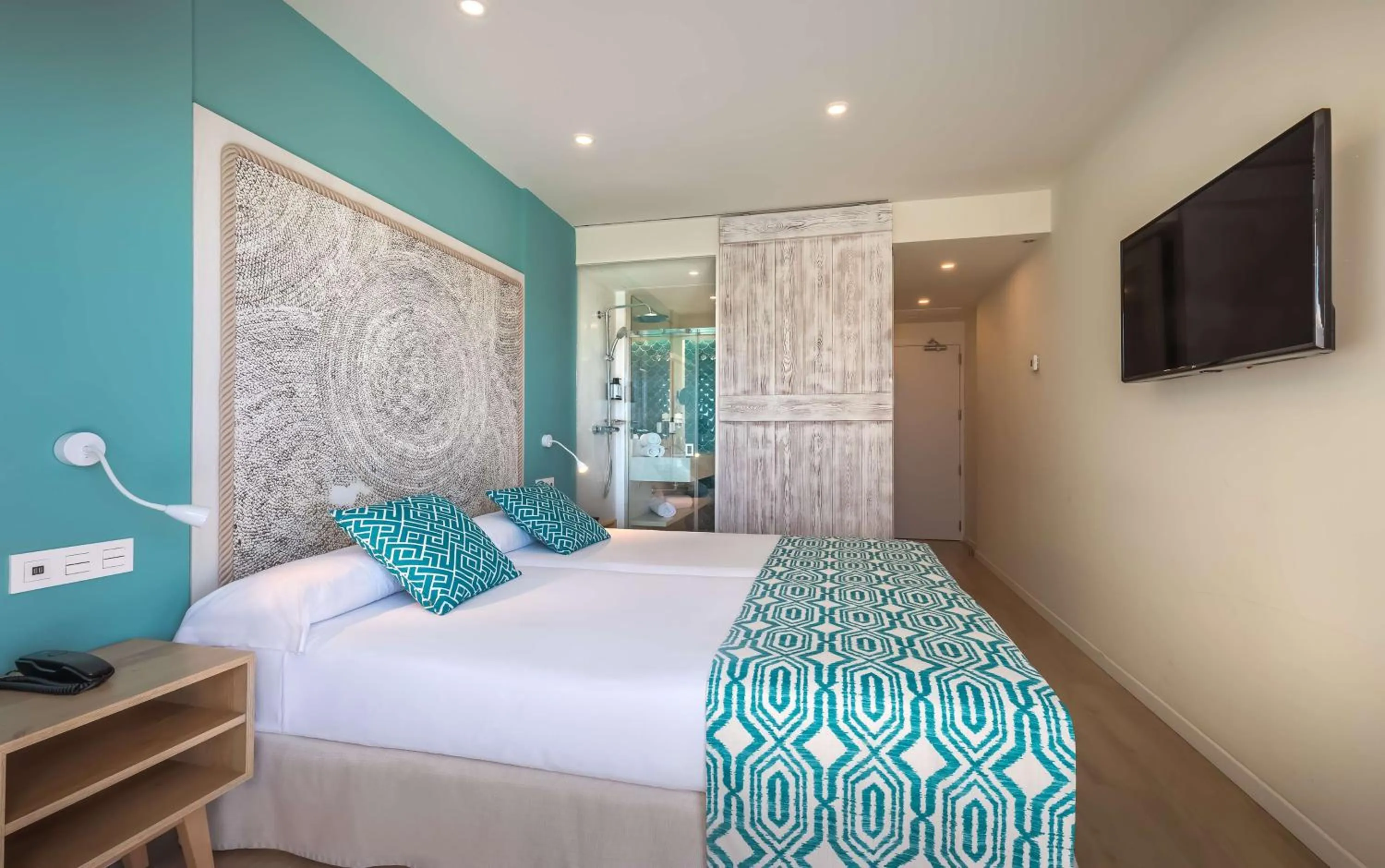 Bedroom, Bed in Occidental Torremolinos Playa