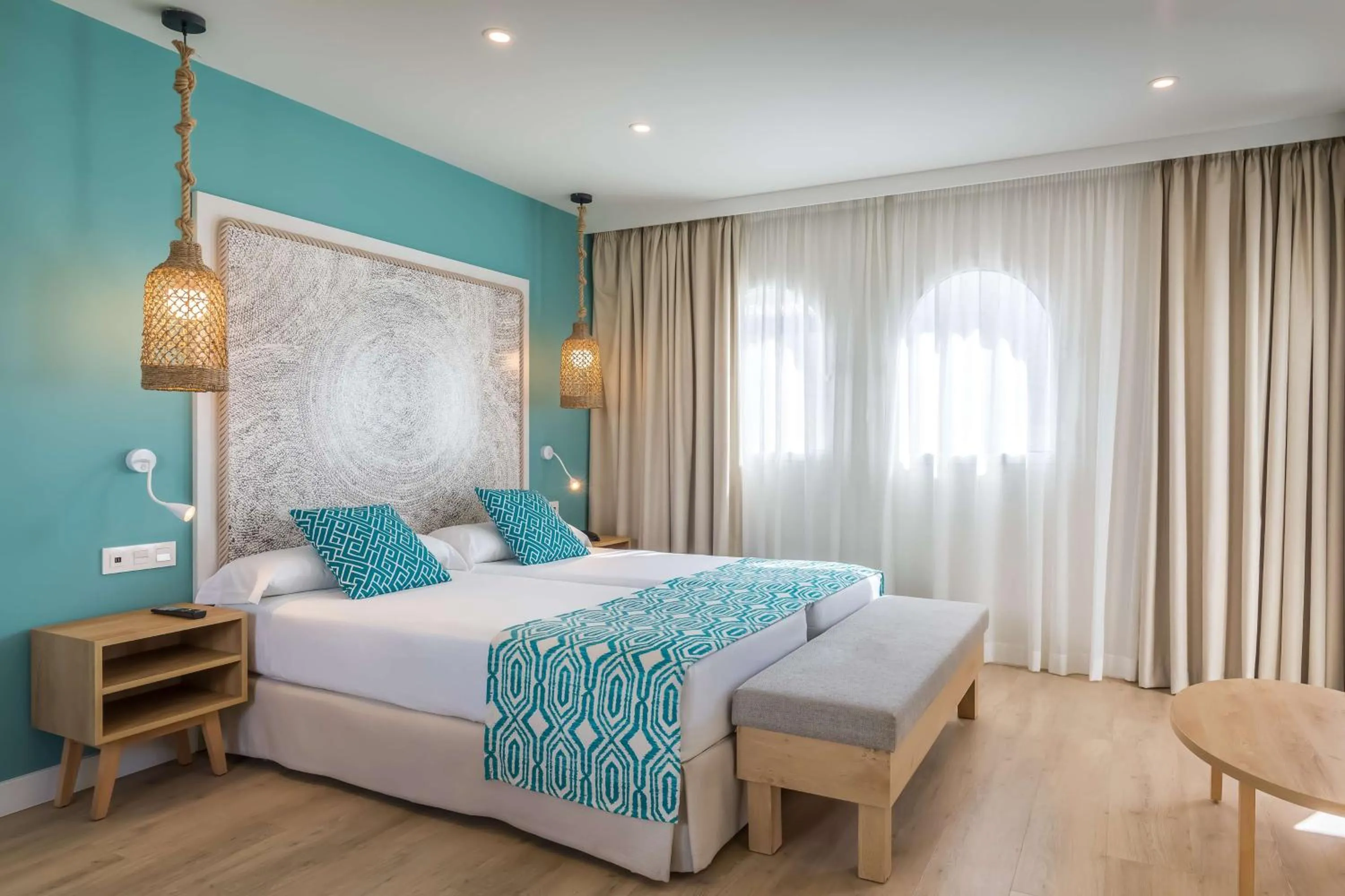 Bedroom, Bed in Occidental Torremolinos Playa