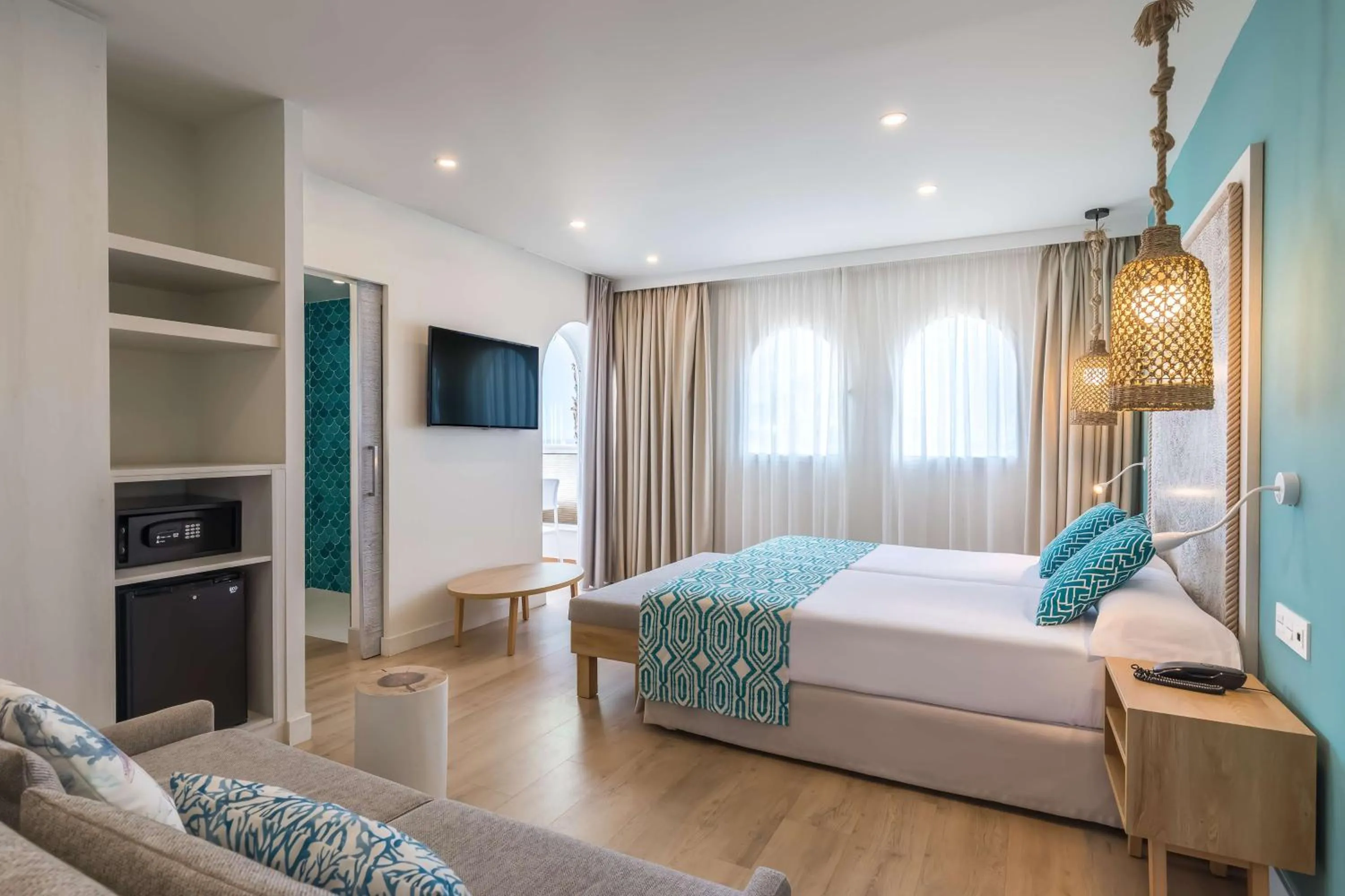 Bedroom, Bed in Occidental Torremolinos Playa