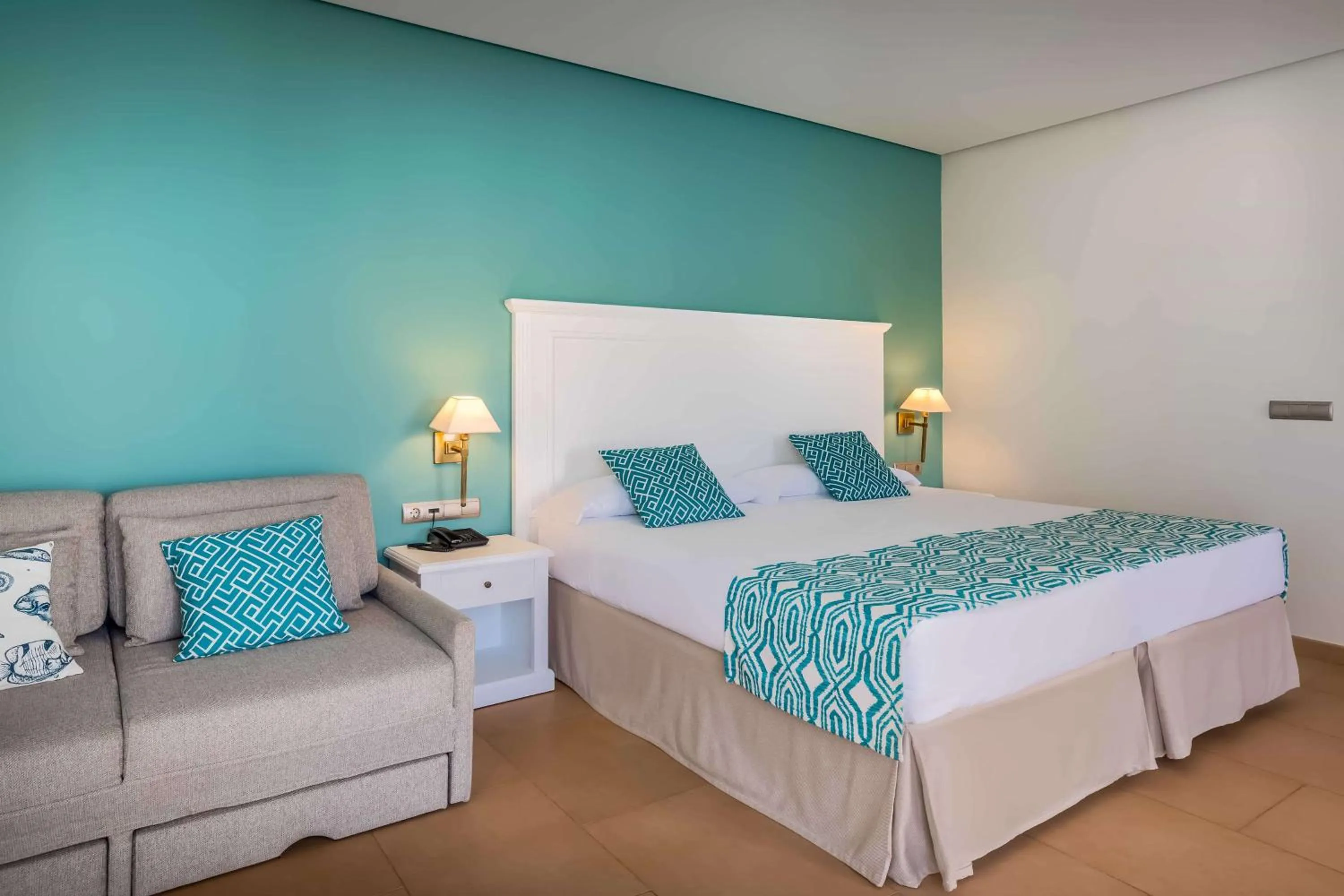 Bedroom, Bed in Occidental Torremolinos Playa