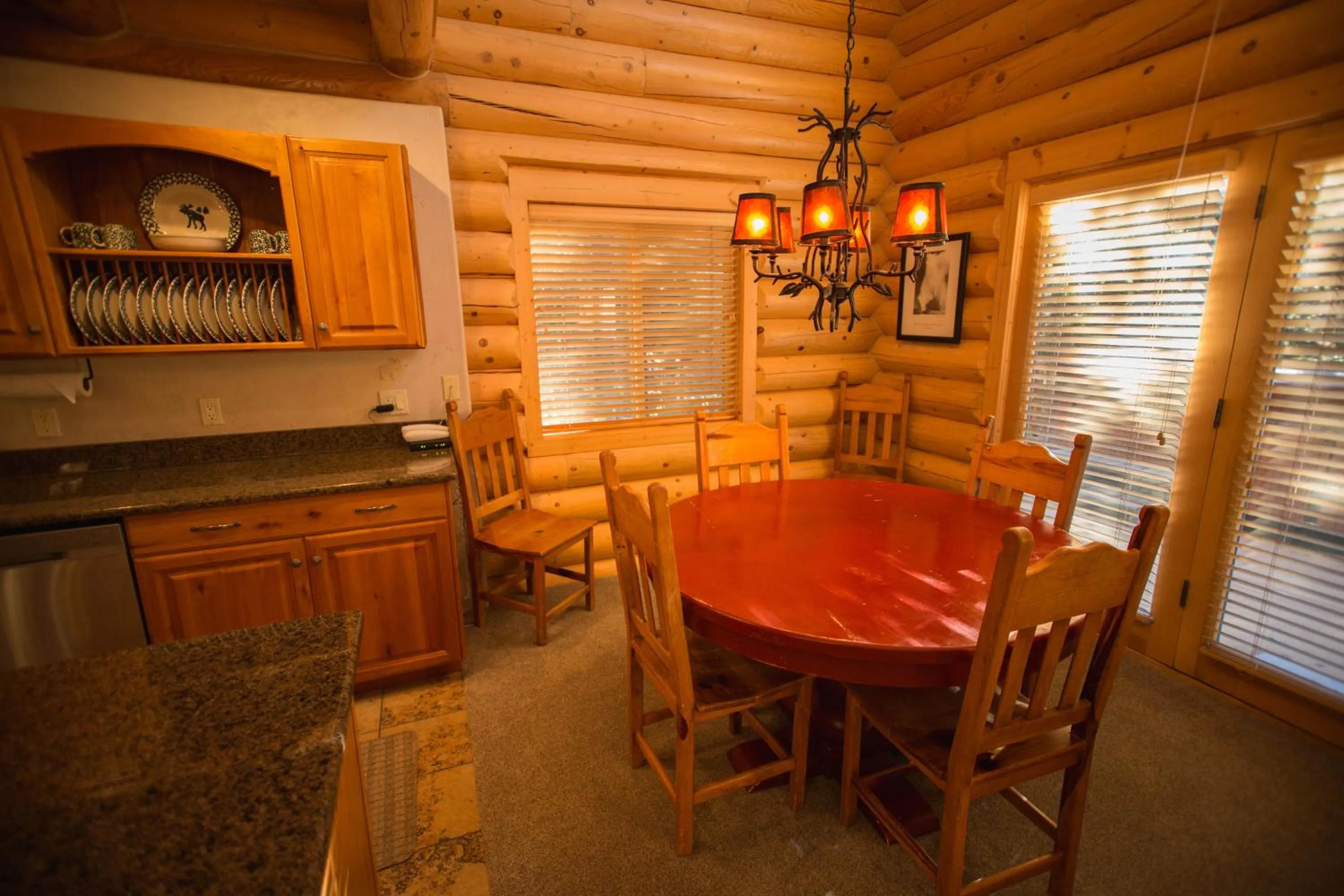 Dining area in The Pines at Island Park