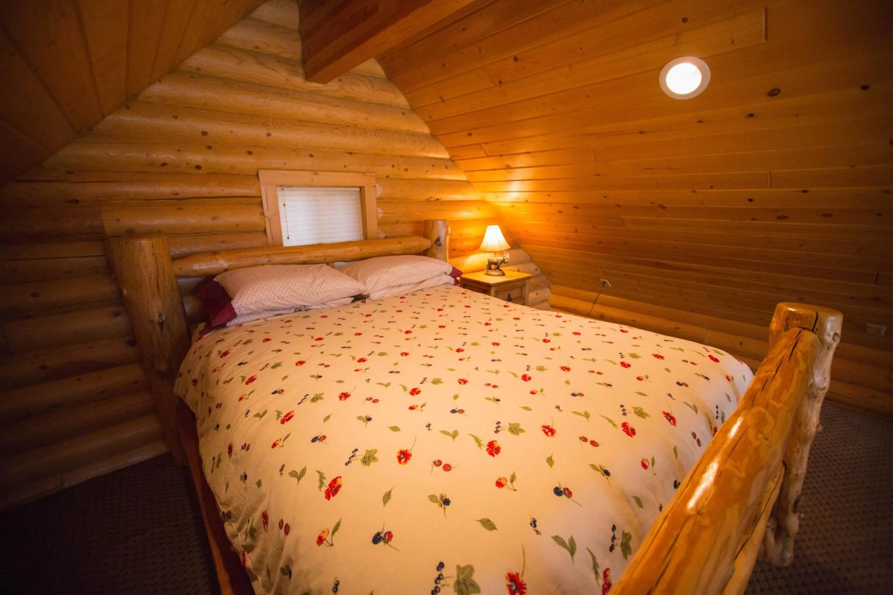 Bed in The Pines at Island Park