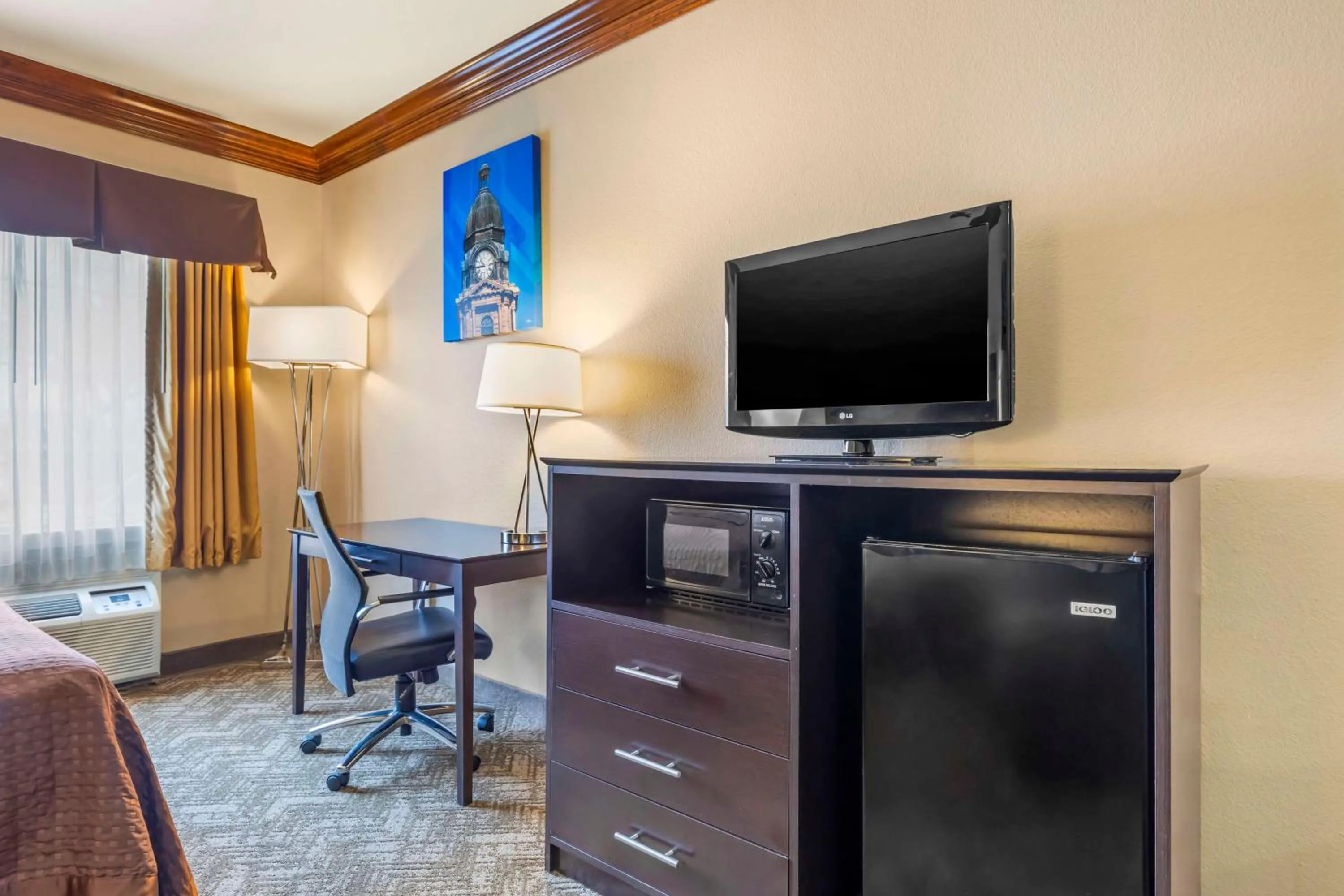 Photo of the whole room, Bed in Best Western Fort Worth Inn & Suites