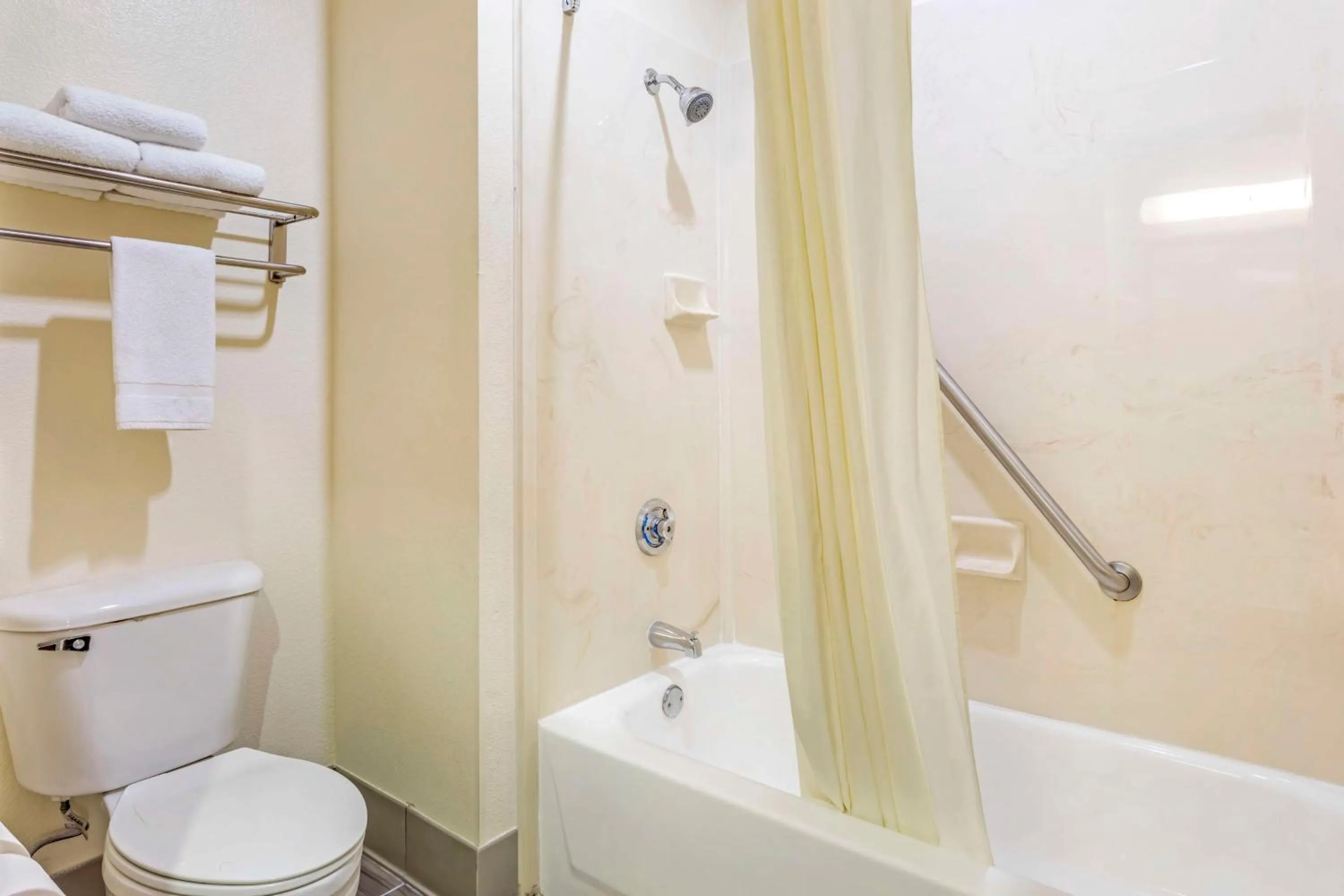 Bathroom in Best Western Fort Worth Inn & Suites