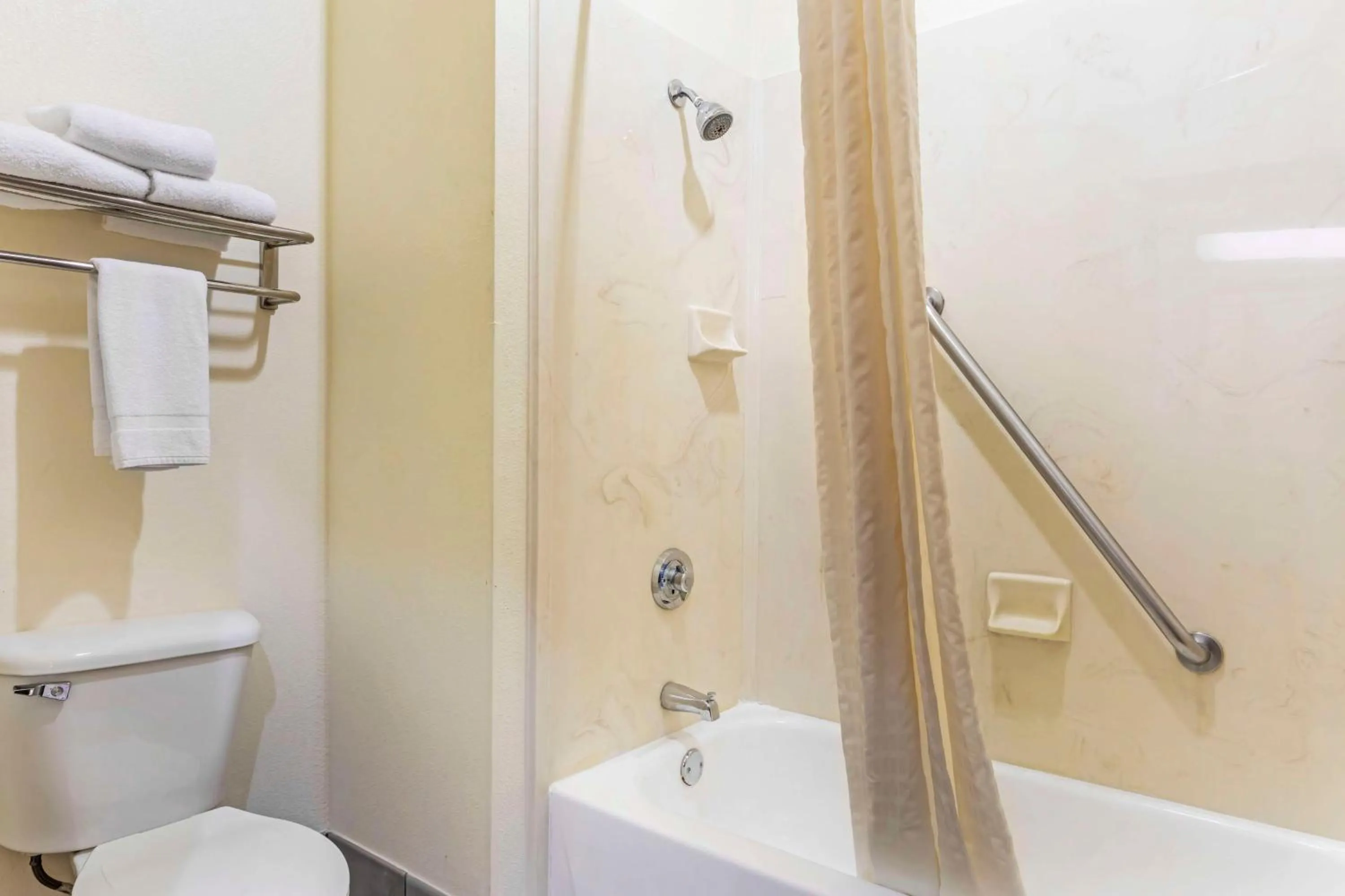 Bathroom in Best Western Fort Worth Inn & Suites