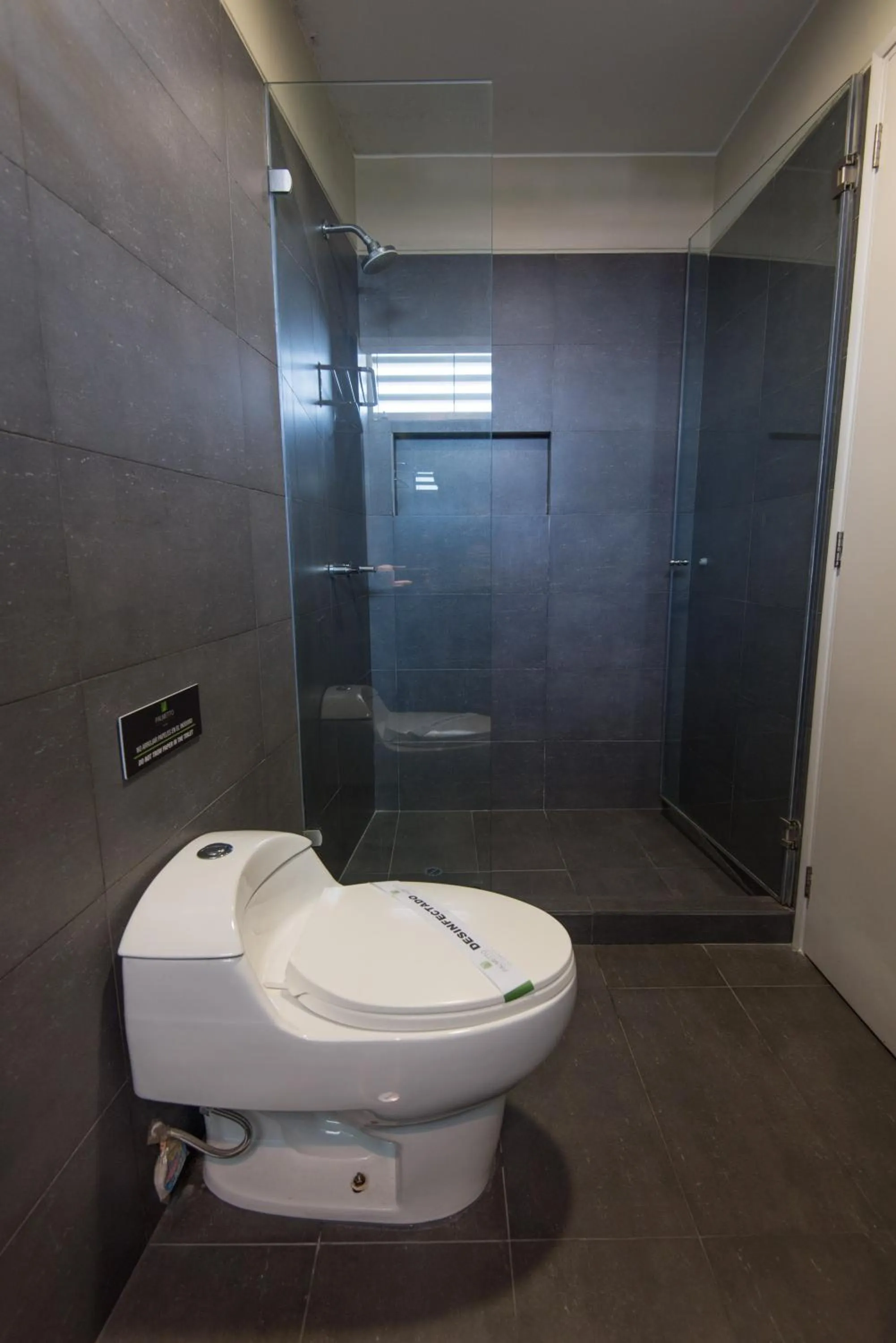 Shower in Palmetto Hotel Business San Miguel