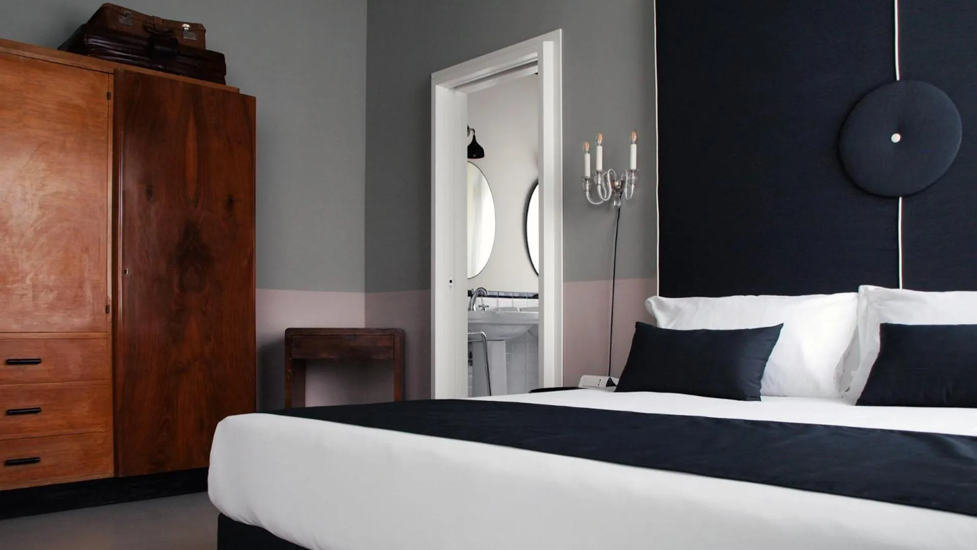 Bathroom, Bed in Villa Gotti Charming Rooms