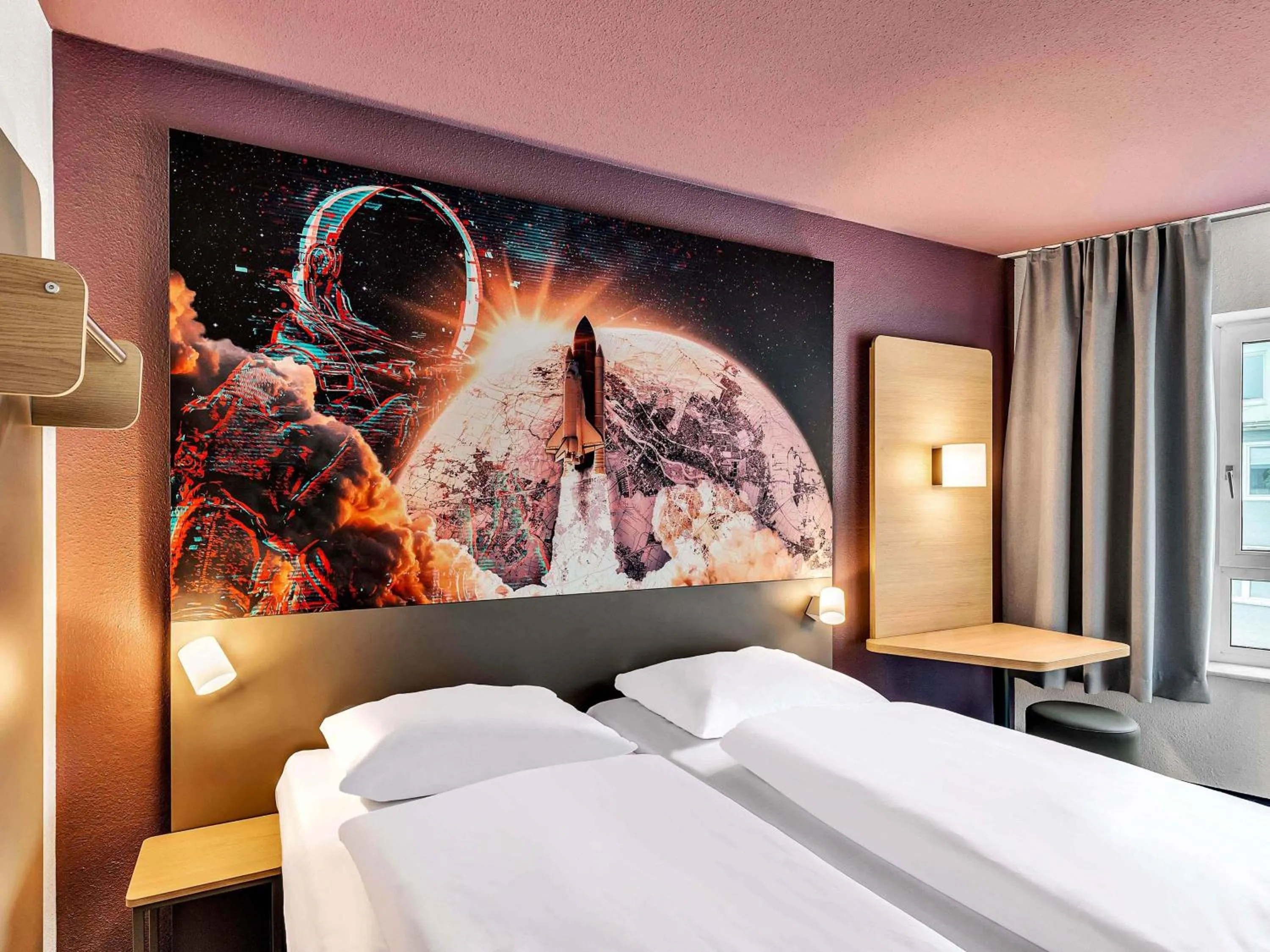 Photo of the whole room, Bed in B&B Hotel Bremen-Altstadt