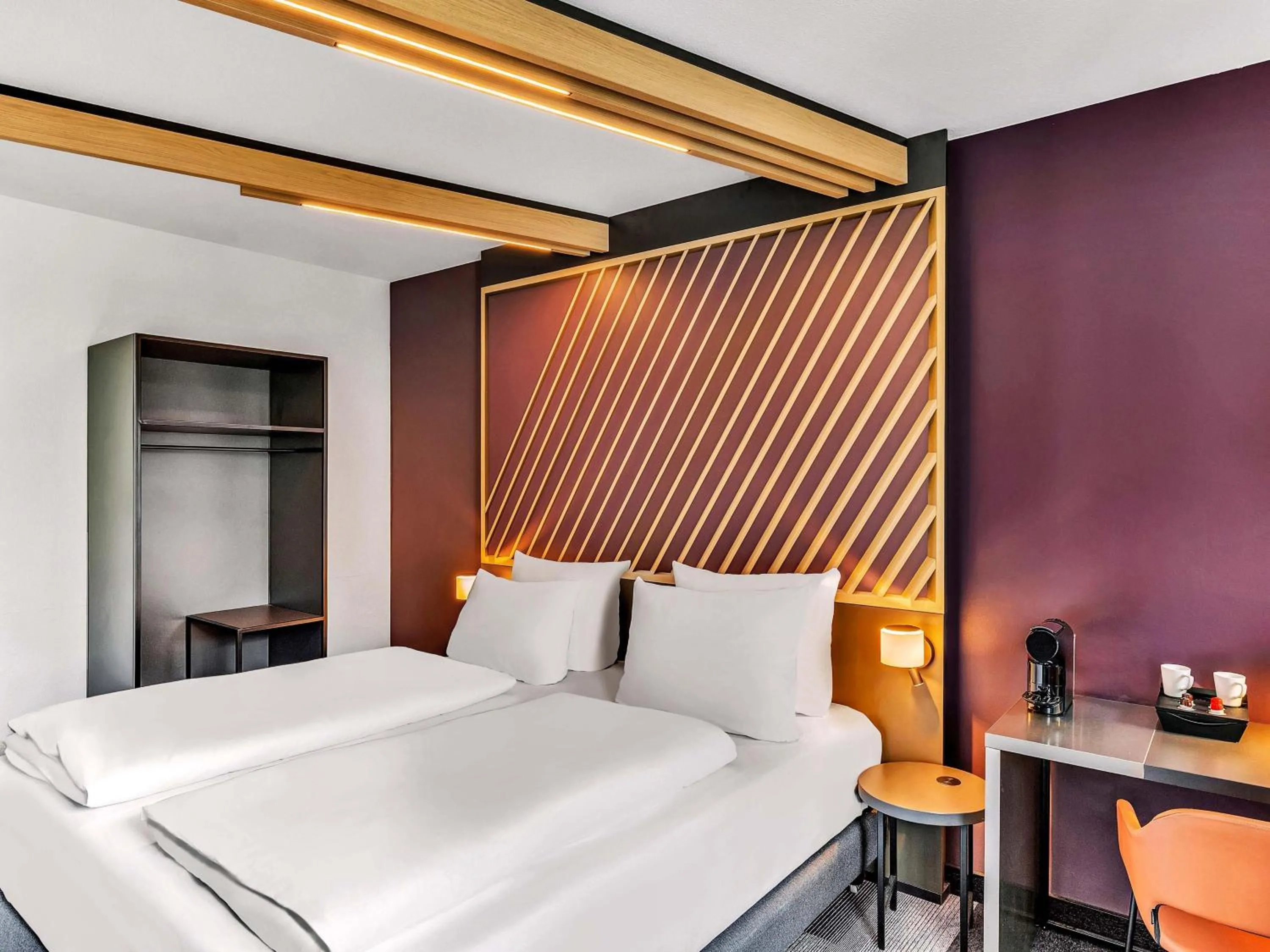 Photo of the whole room, Bed in B&B Hotel Bremen-Altstadt