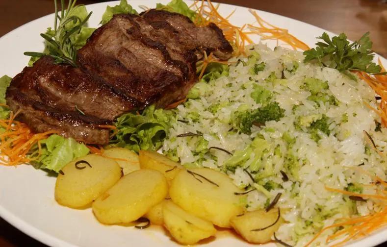 Restaurant/places to eat in Itamaraty Hotel