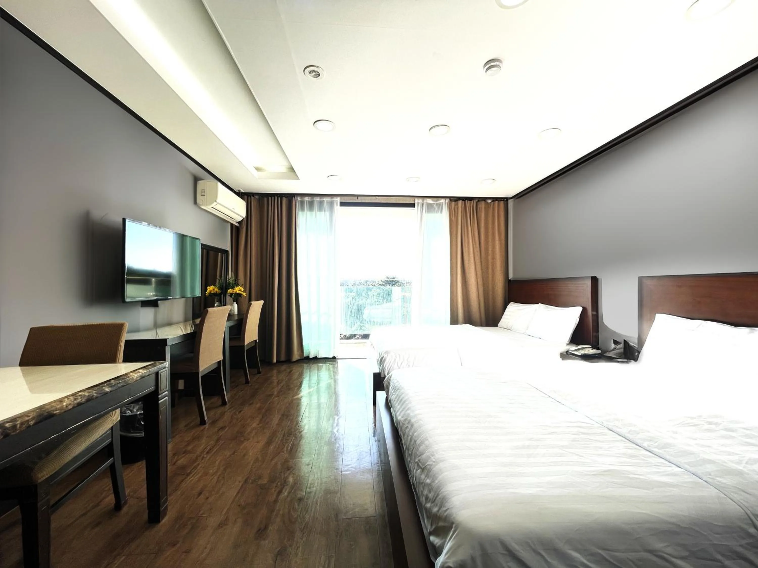 Bedroom, Bed in Cordelia Resort