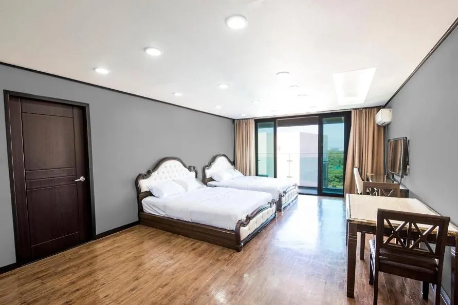 Photo of the whole room, Bed in Cordelia Resort