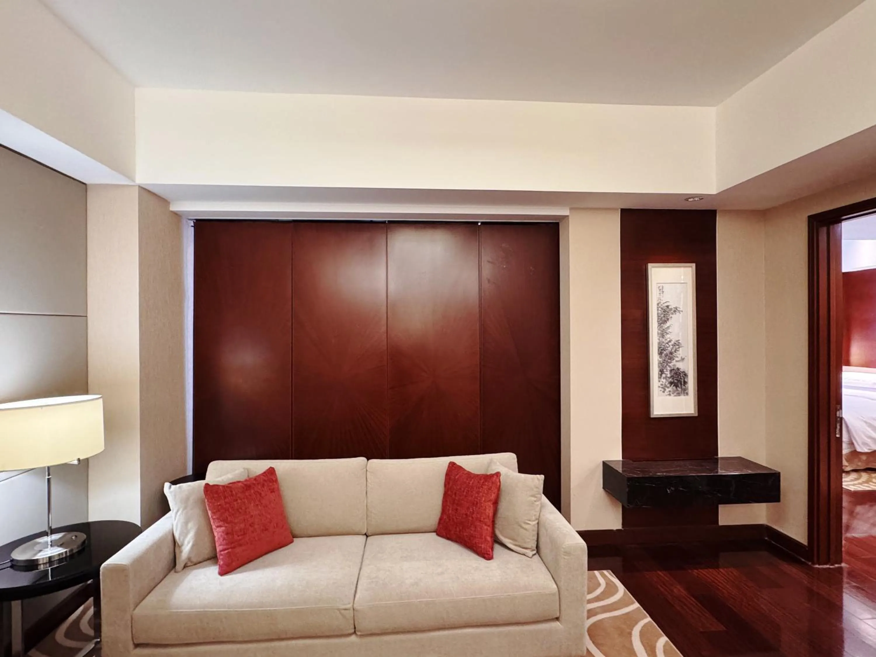 Living room in The Imperial Mansion, Beijing - Marriott Executive Apartments