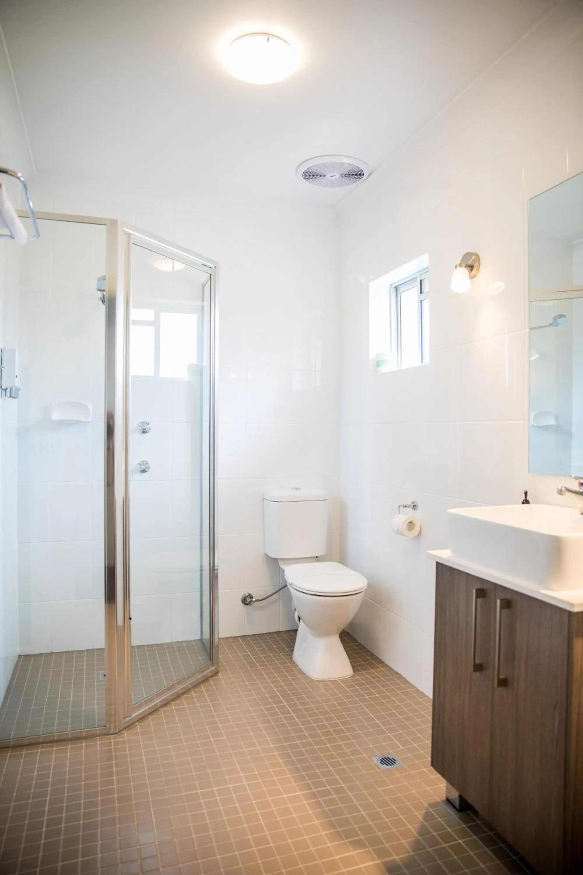 Bathroom in Lilac City Motor Inn