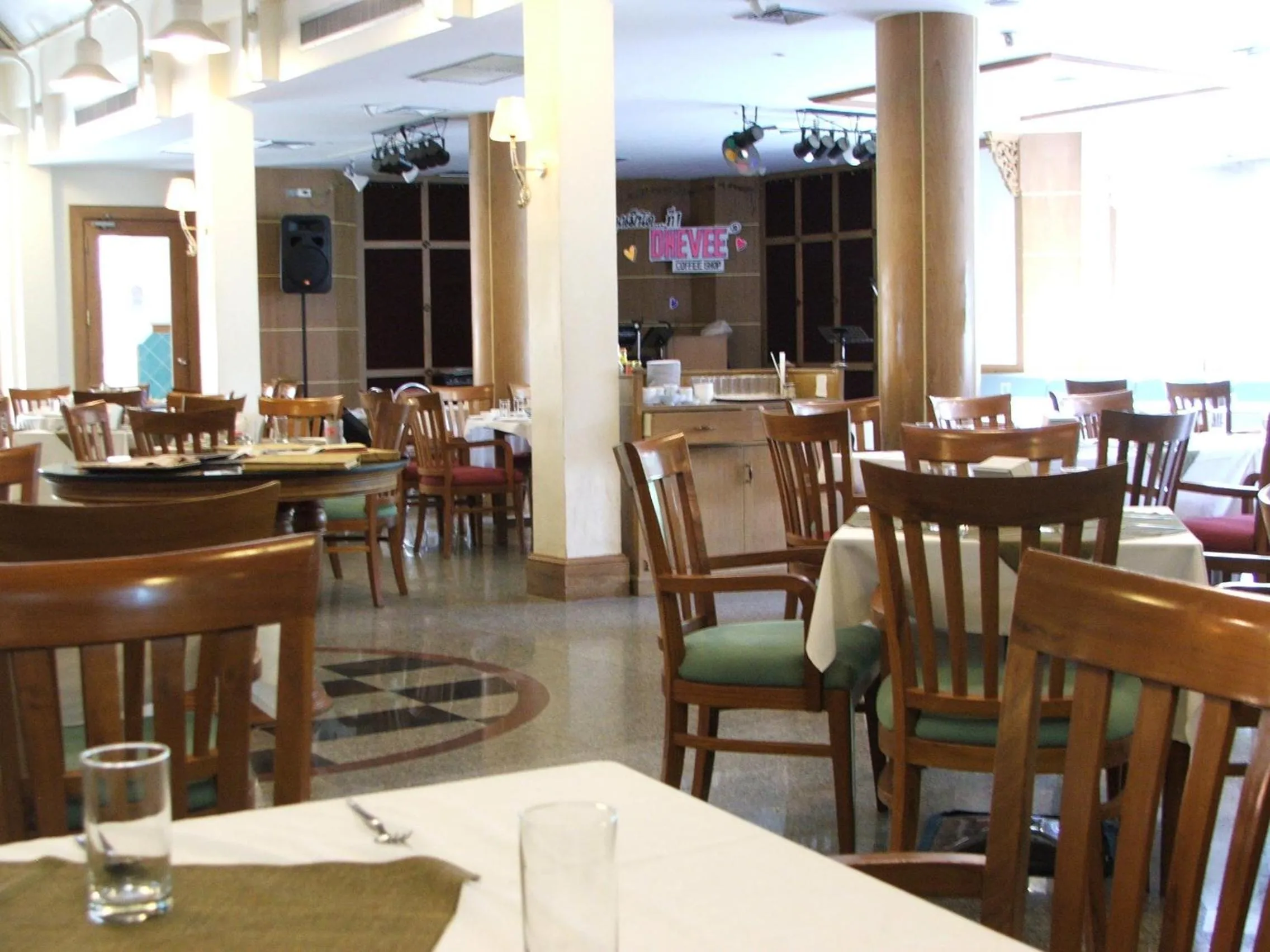 Restaurant/places to eat in Dhevaraj Hotel