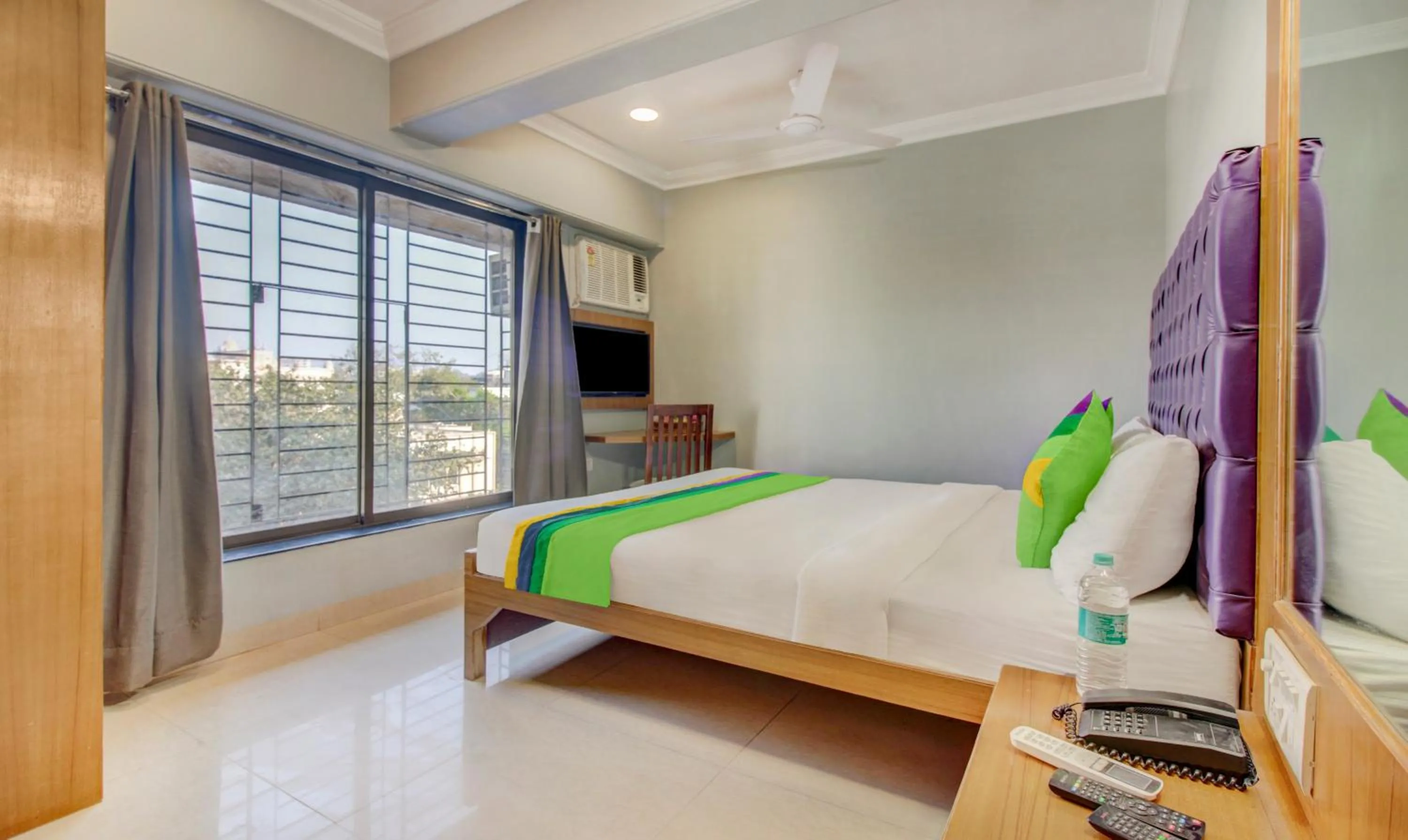 Bedroom, Bed in Treebo Cruz Royale Santacruz West