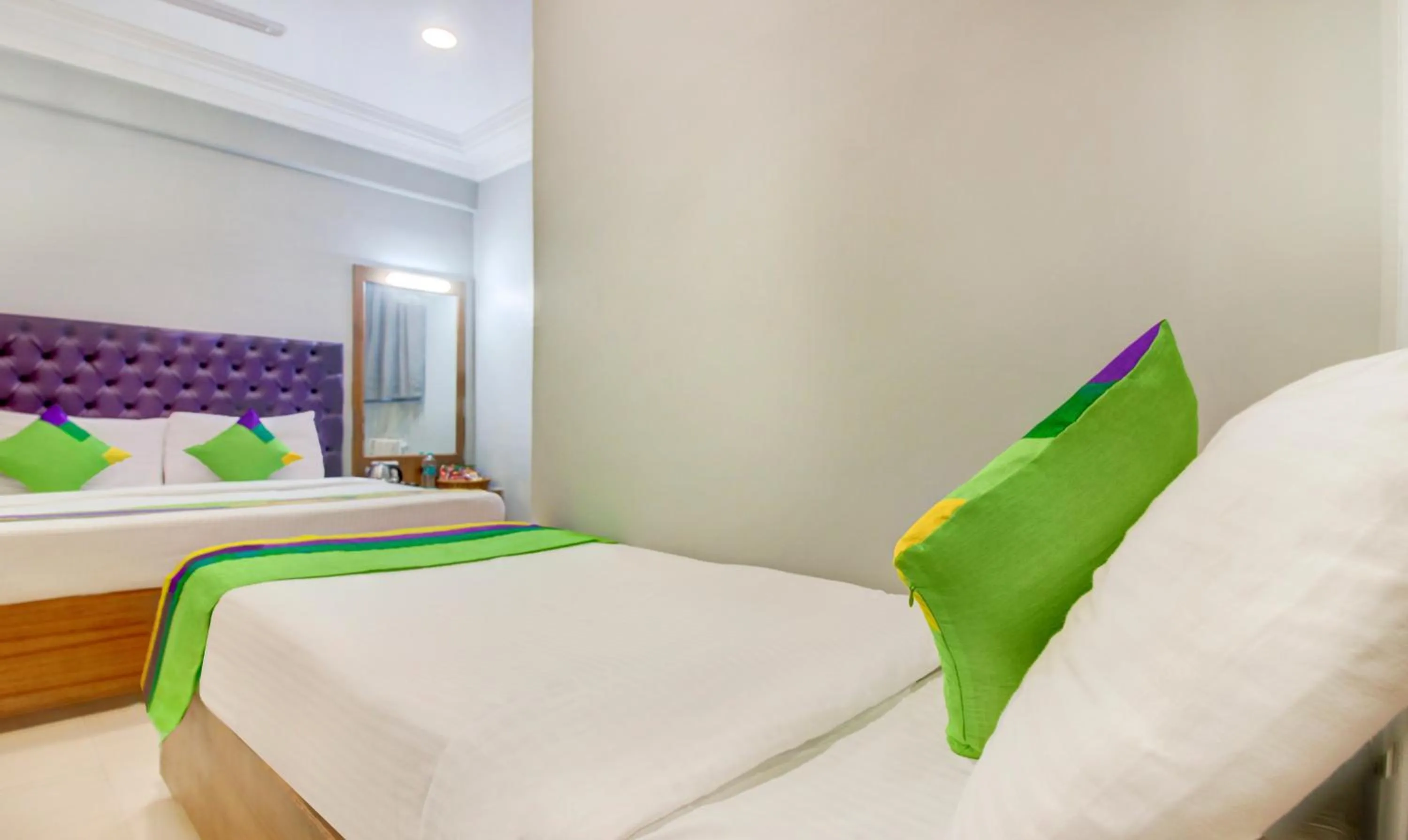 Bedroom, Bed in Treebo Cruz Royale Santacruz West