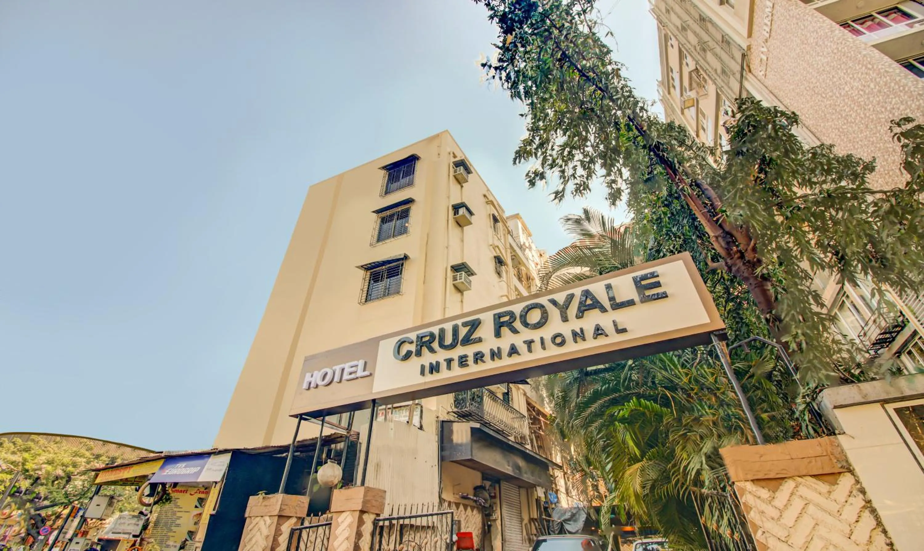 Facade/entrance in Treebo Cruz Royale Santacruz West