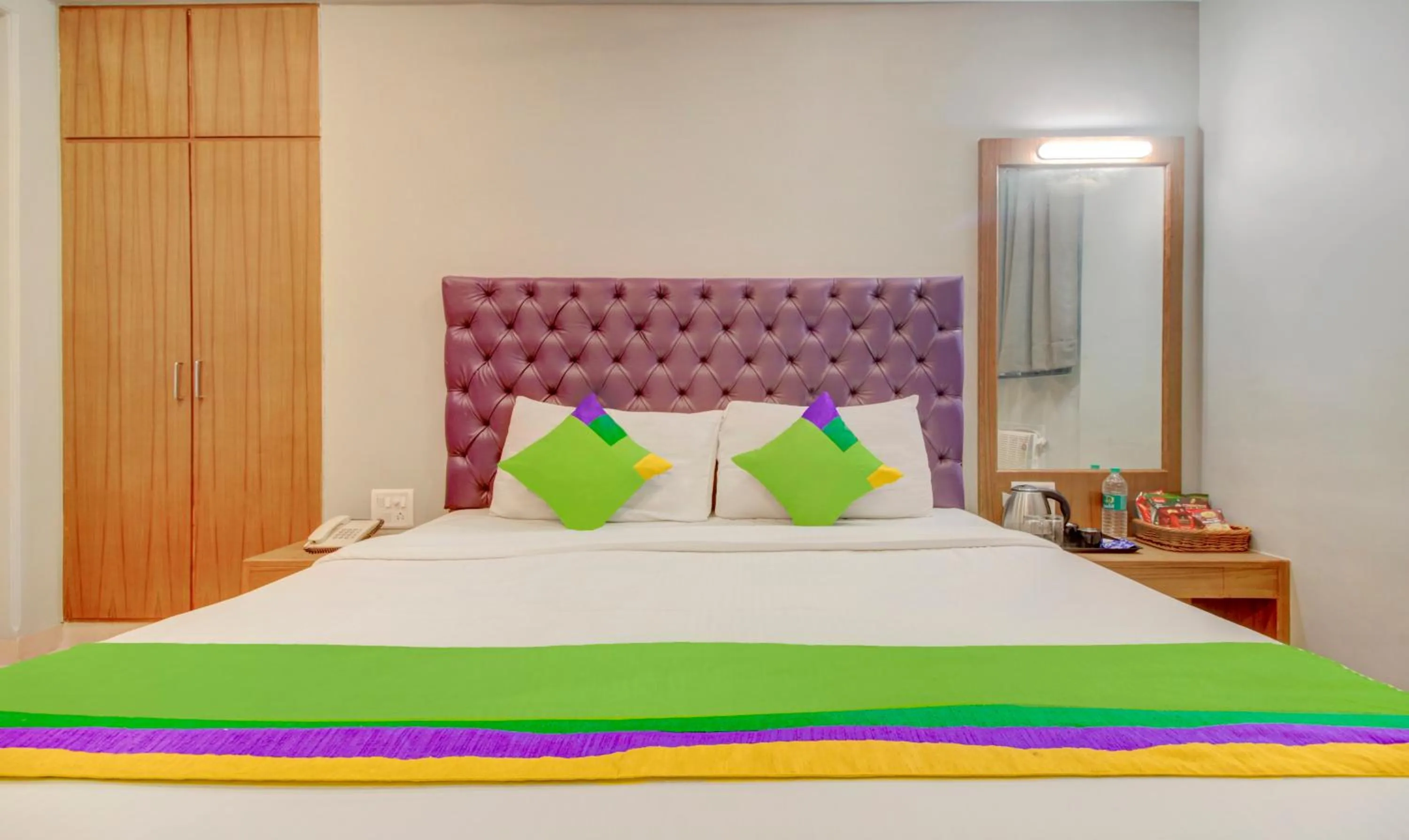 Bedroom, Bed in Treebo Cruz Royale Santacruz West