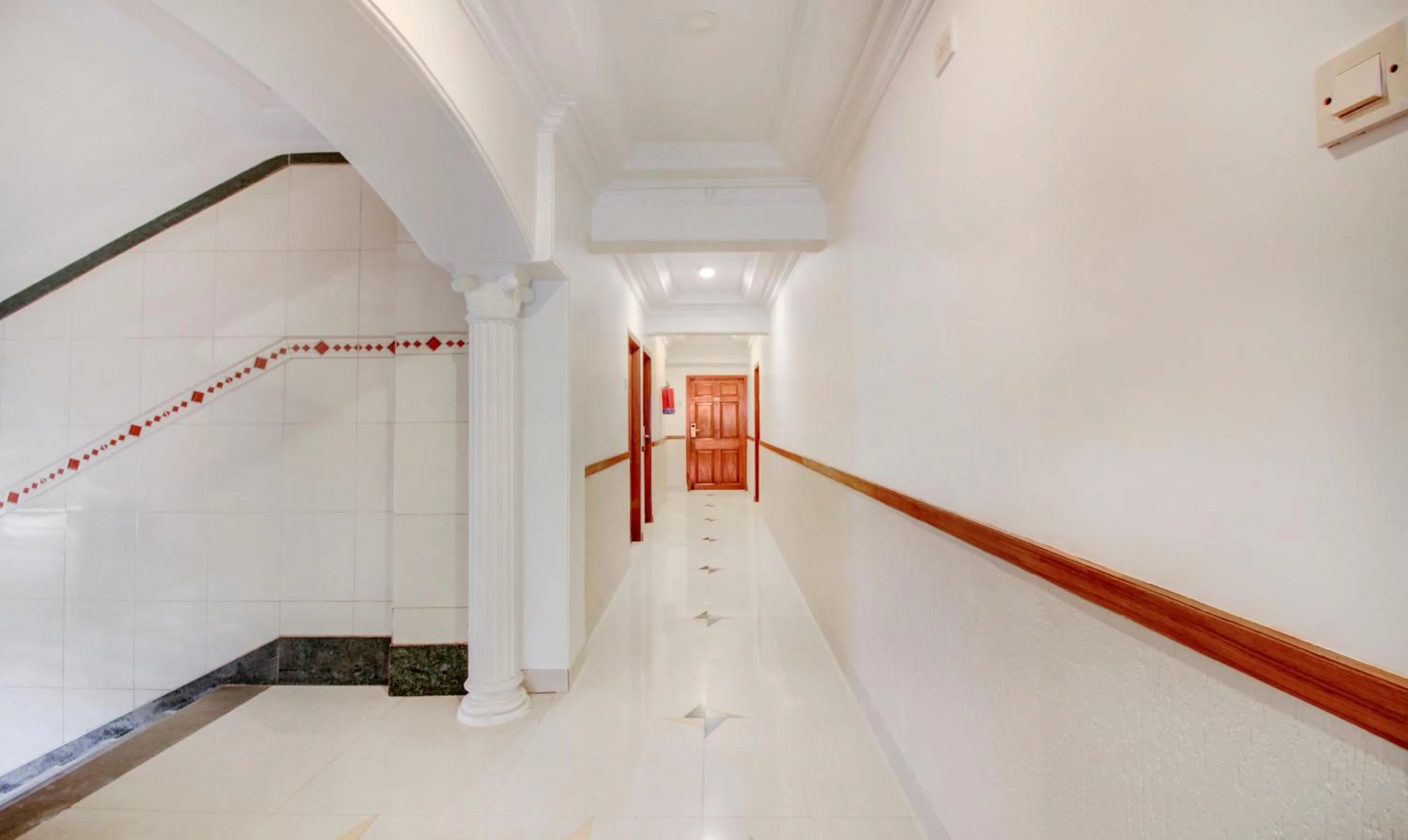 Lobby or reception in Treebo Cruz Royale Santacruz West